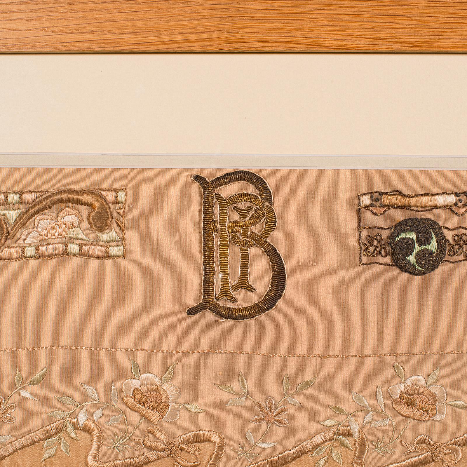 Mid-Century Modern Échantillon de technique de broderie ancienne, anglais, exposition à l'aiguille, vers 1915 en vente