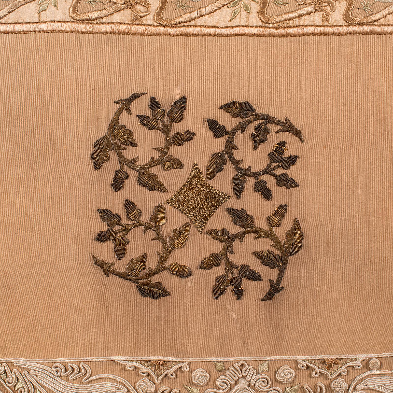 Échantillon de technique de broderie ancienne, anglais, exposition à l'aiguille, vers 1915 en vente 2
