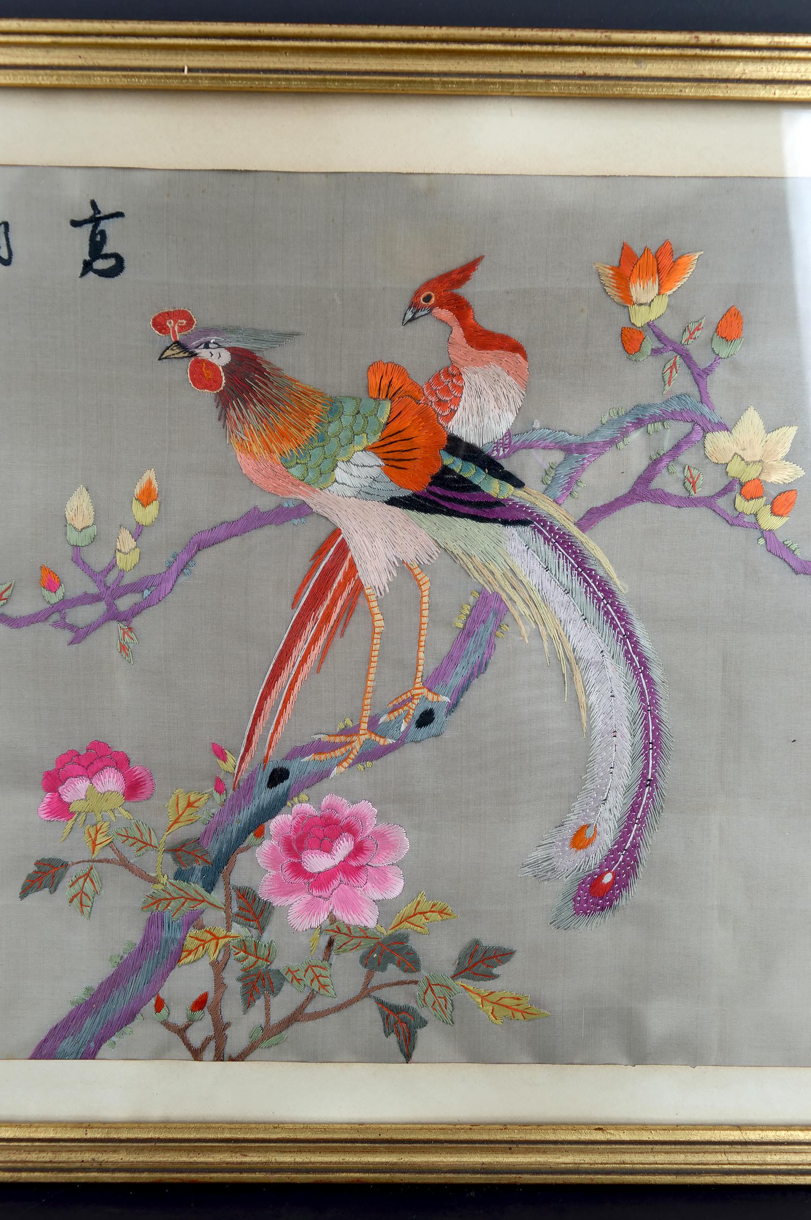 Chinois Broderie ancienne sous verre, soie, Chine, début du 20e siècle en vente