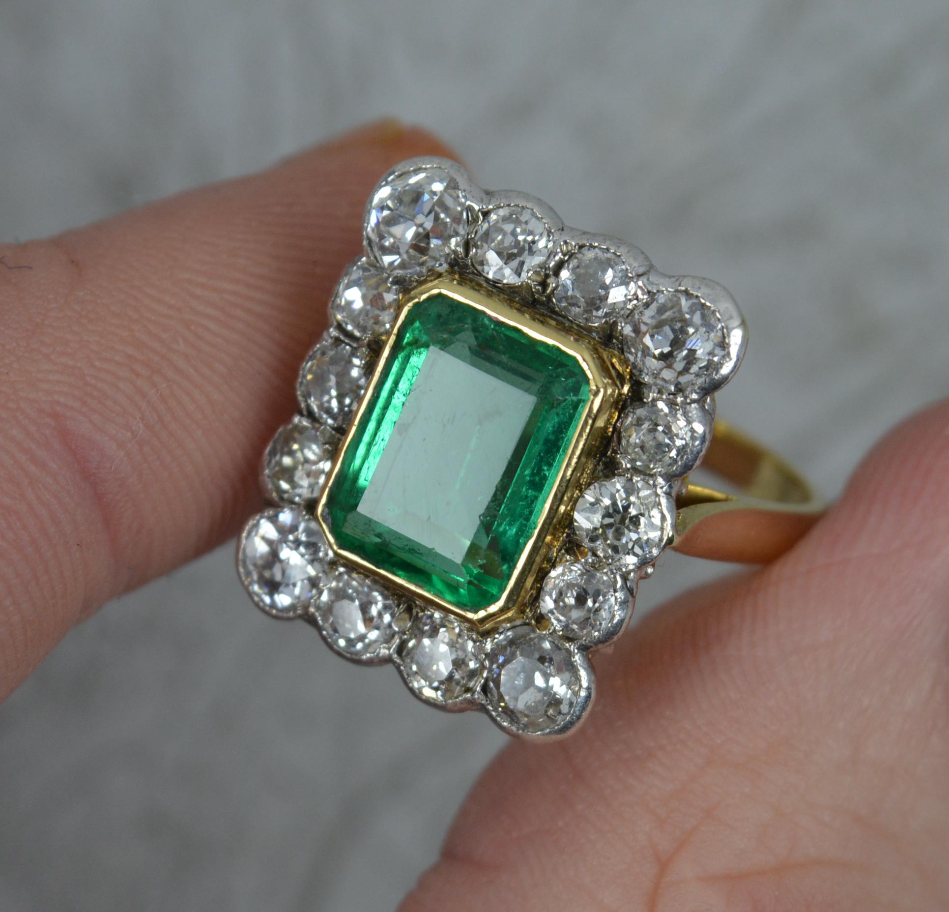Antiker Cluster-Ring mit Smaragd und 2,00 Karat Diamant im Altschliff aus 18 Karat Gold Damen im Angebot