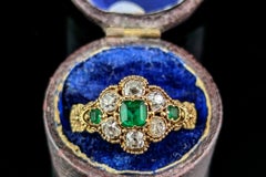 Antique Emerald and Diamond floral cluster ring, 18k yellow gold