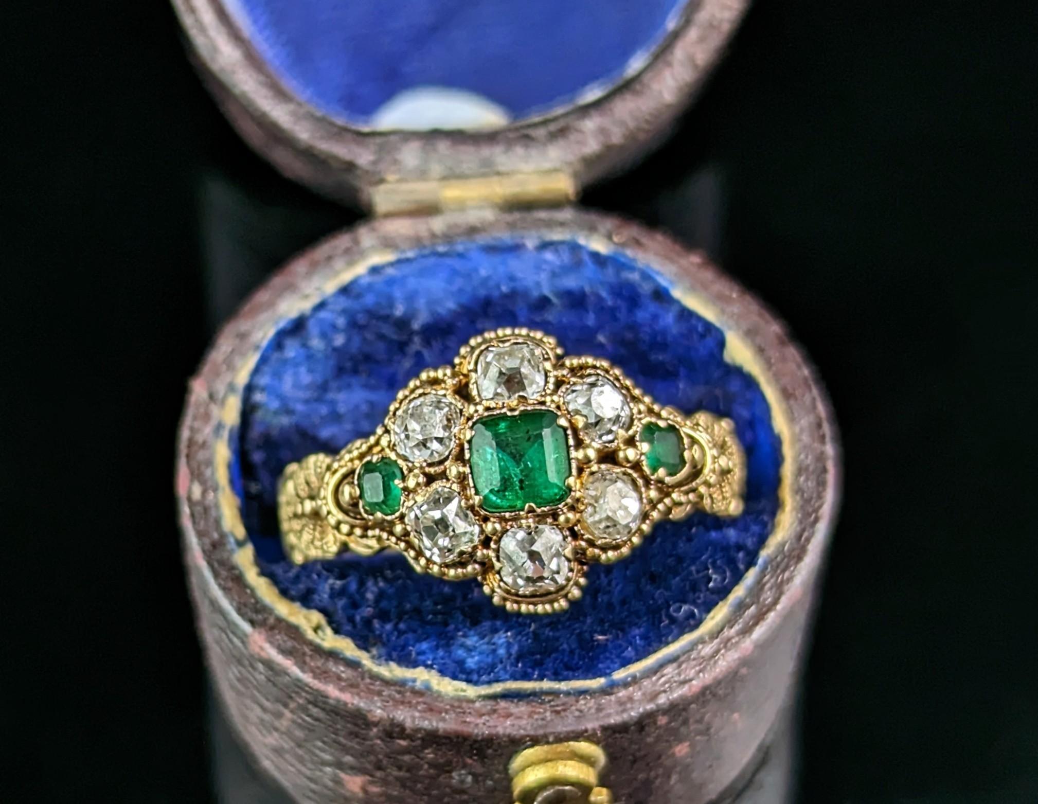 Antique Emerald and Diamond floral cluster ring, 18k yellow gold  For Sale 2
