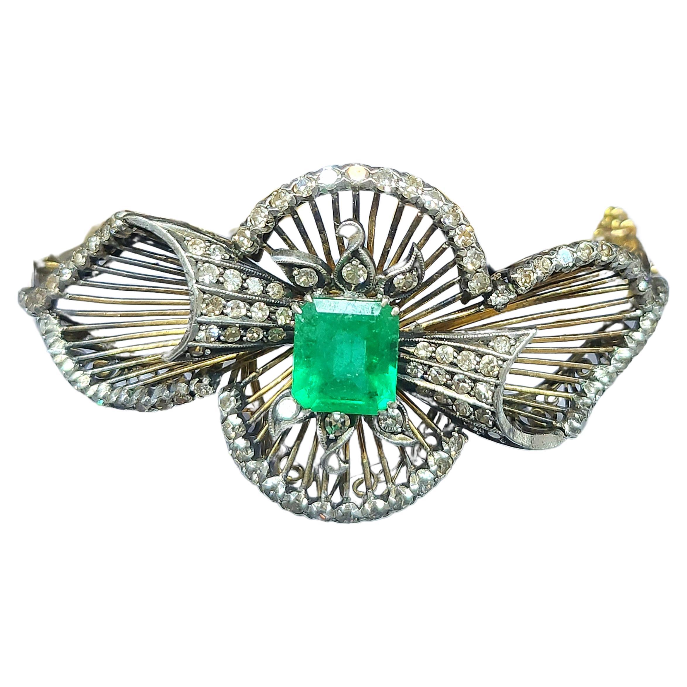 Women's Antique Emerald And Diamond Gold Bangle Bracelet For Sale