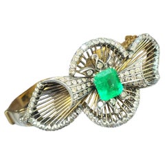 Bracelet ancien en or orné de diamants et d'émeraudes