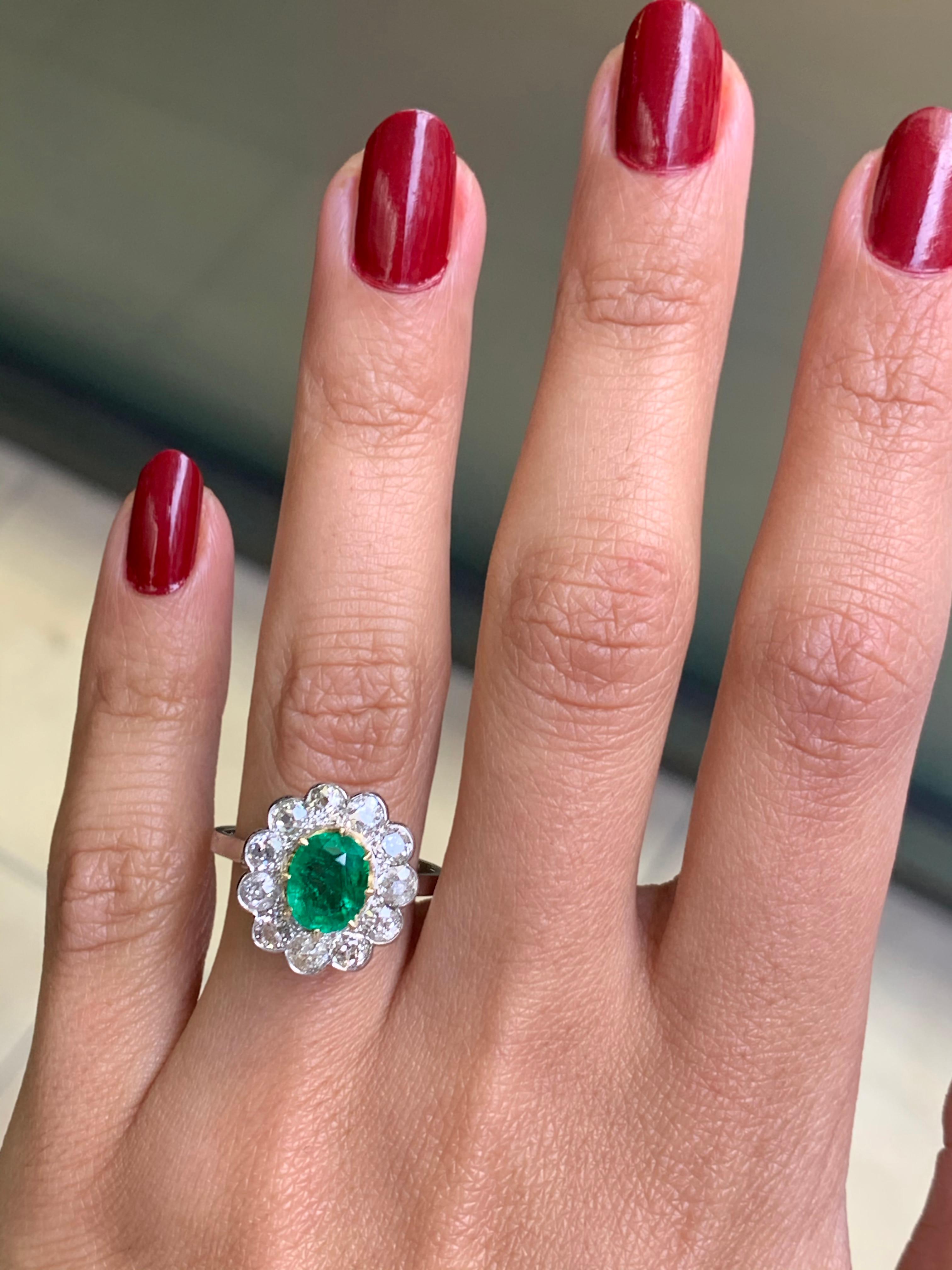 Antique Emerald and Diamond Platinum Coronet Cluster Ring, circa 1920s In Good Condition In London, GB
