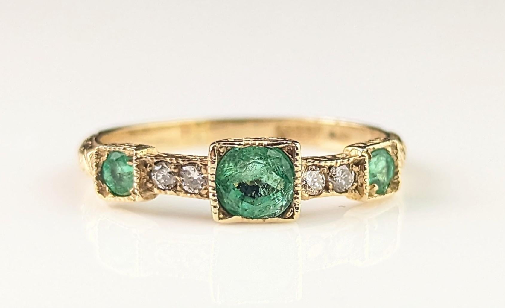 Antique Emerald and Diamond ring, 15k yellow gold  4