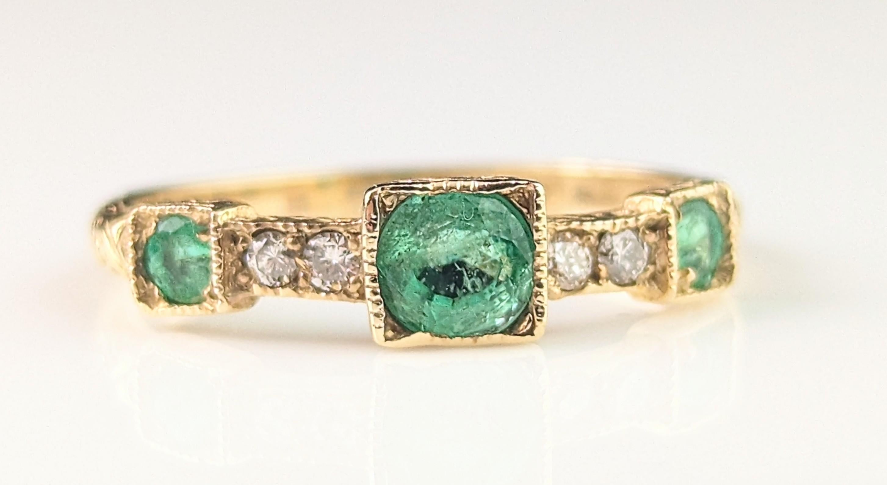 Antique Emerald and Diamond ring, 15k yellow gold  5