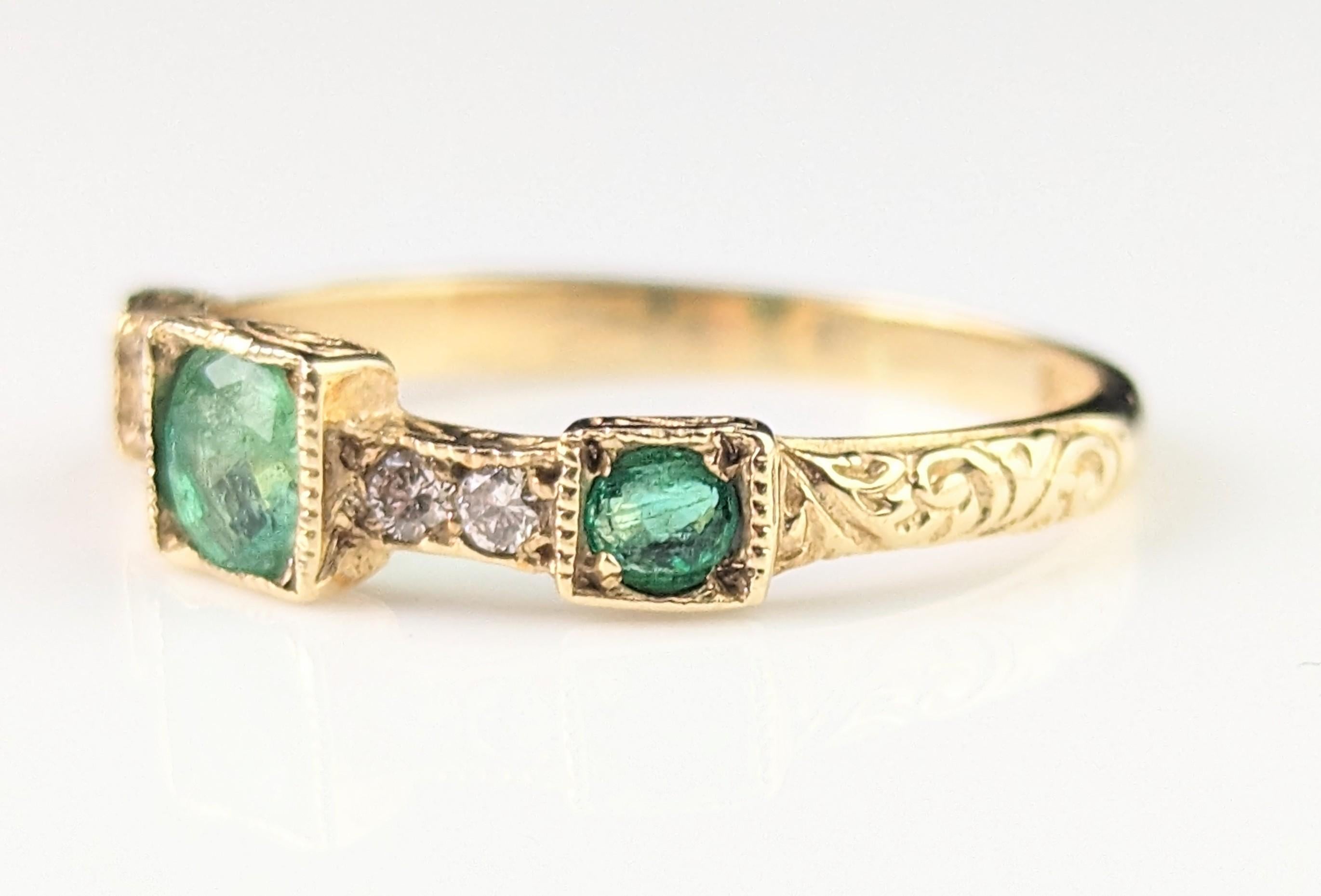 Antique Emerald and Diamond ring, 15k yellow gold  6