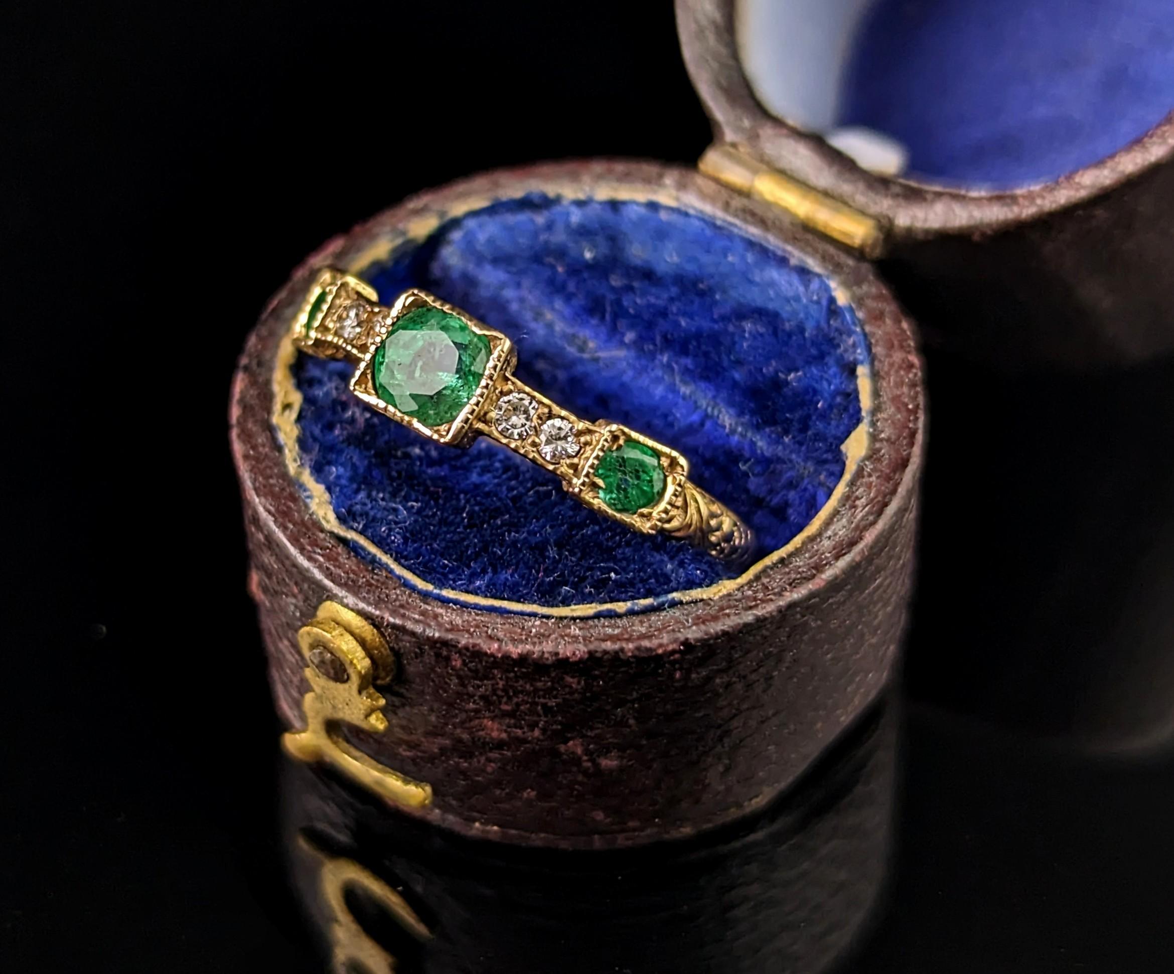 Women's Antique Emerald and Diamond ring, 15k yellow gold 
