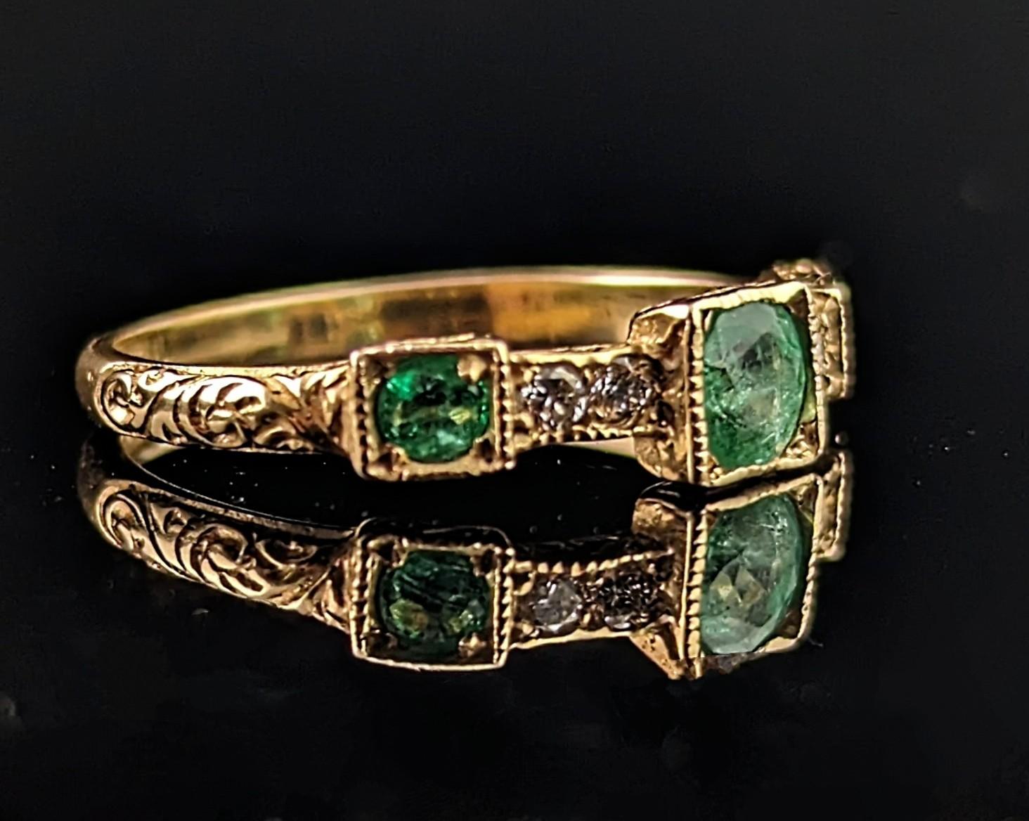 Antique Emerald and Diamond ring, 15k yellow gold  2