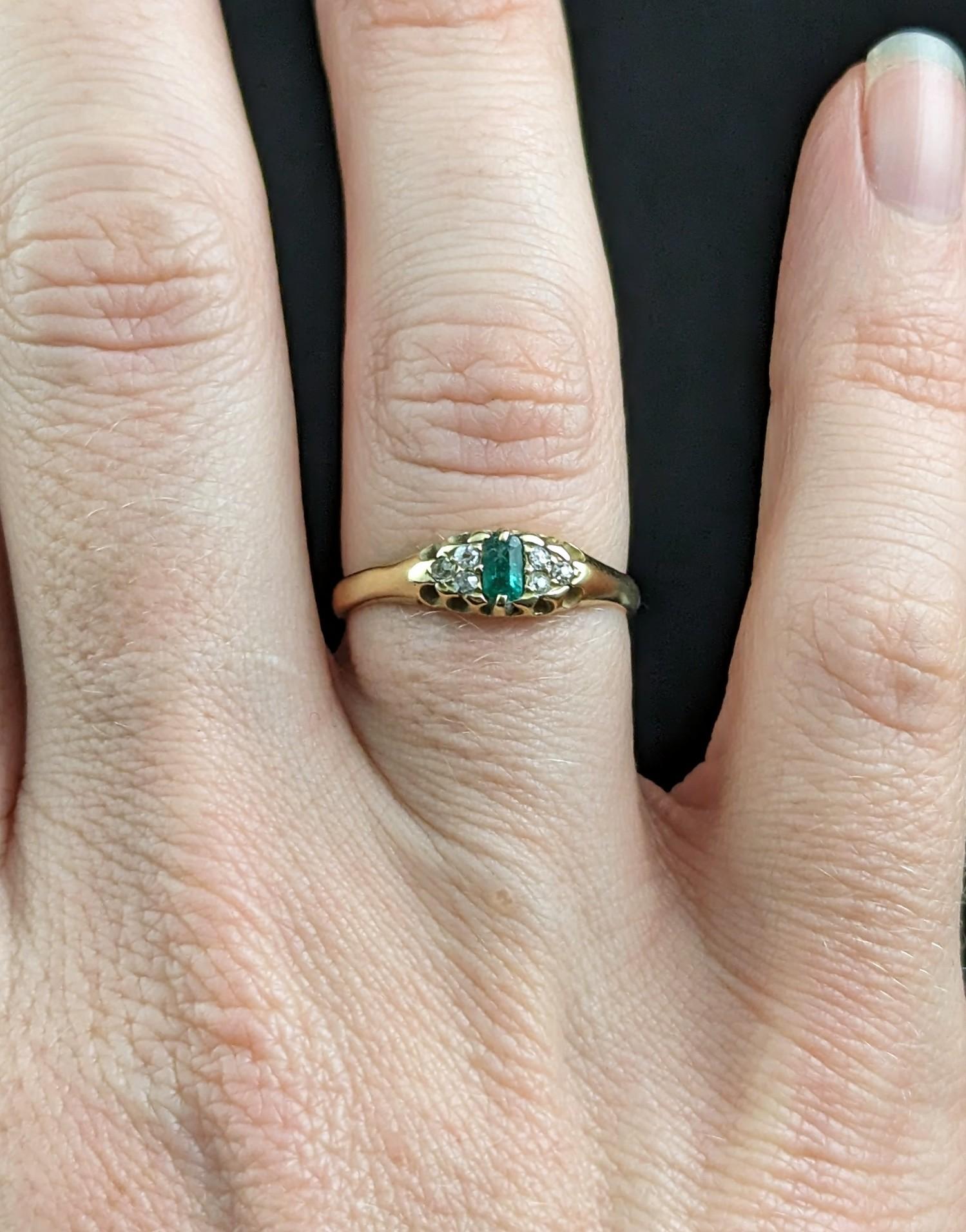 Antique Emerald and Diamond ring, 18k yellow gold, Victorian  11