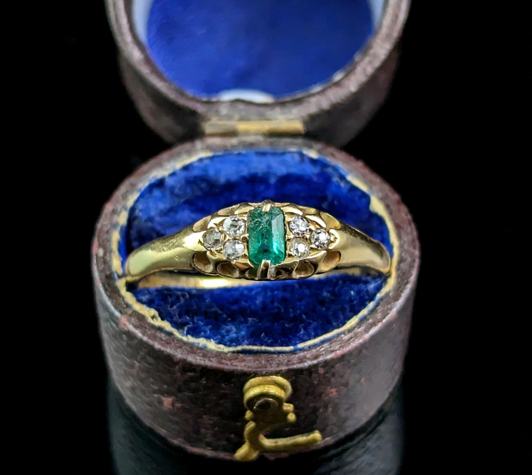 Women's Antique Emerald and Diamond ring, 18k yellow gold, Victorian 