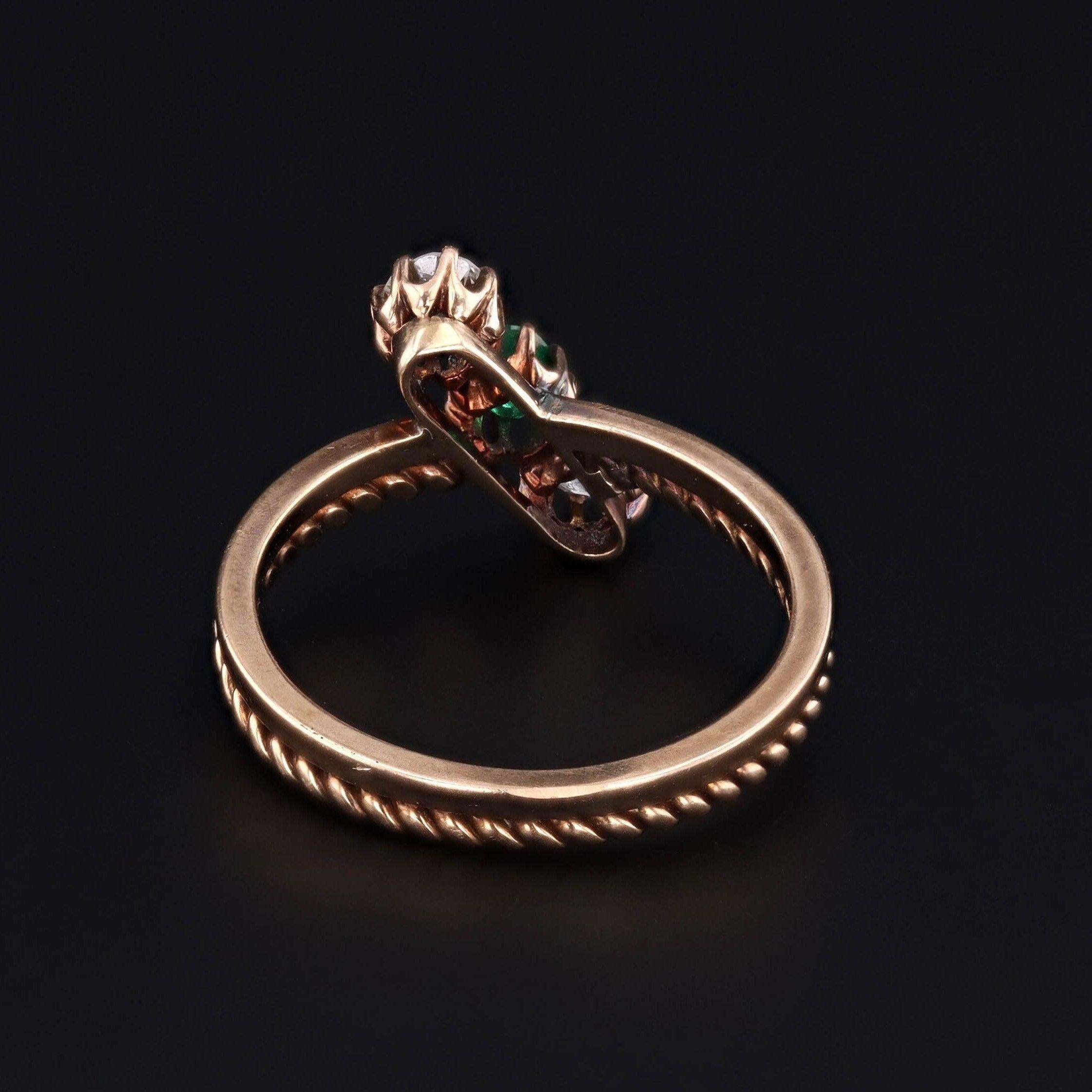 Antique Cushion Cut Antique Emerald and Diamond Ring of 14k Gold For Sale