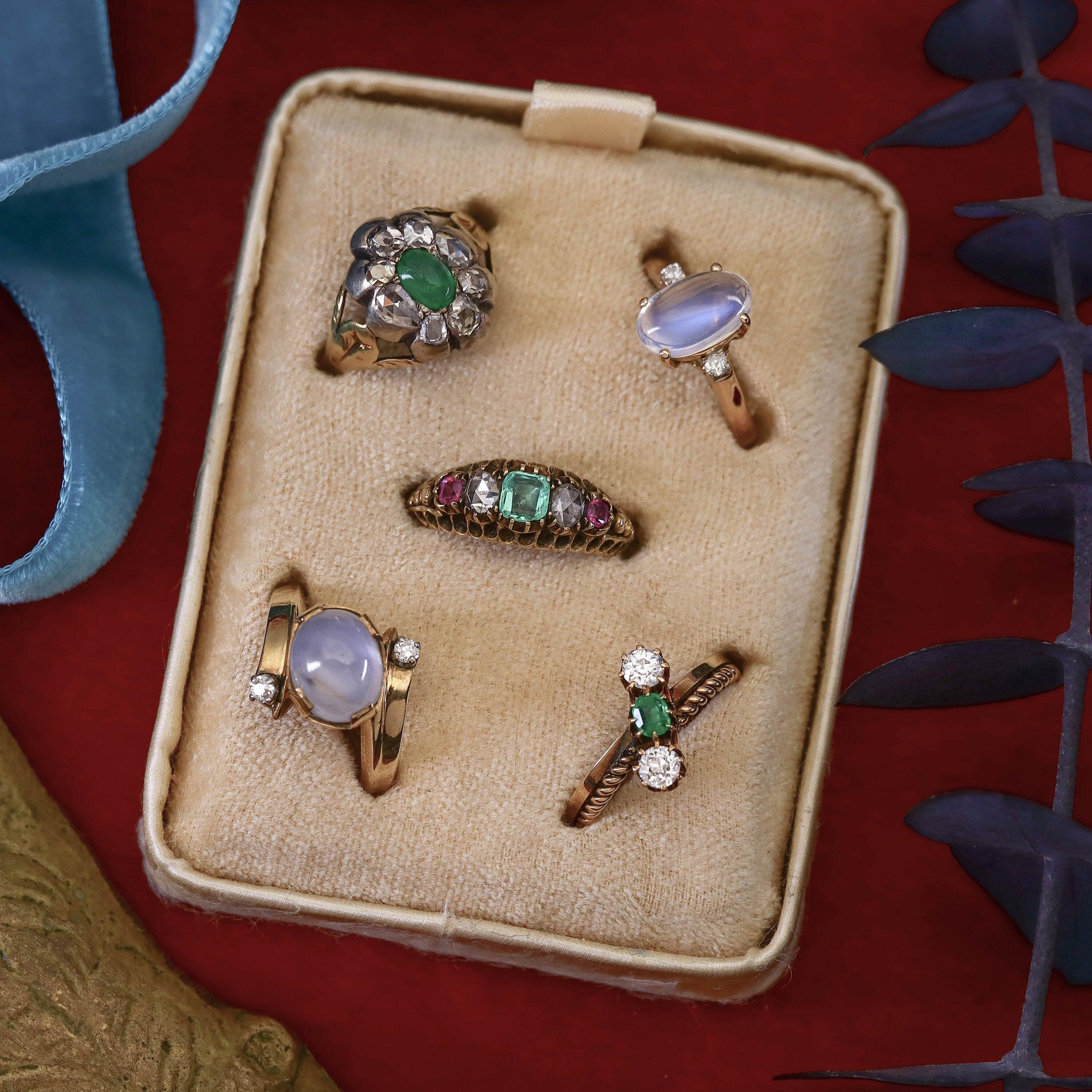 Antique Emerald and Diamond Ring of 14k Gold For Sale 1