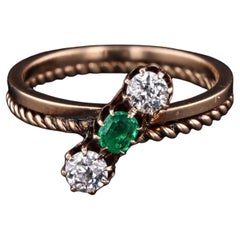 Antique Emerald and Diamond Ring of 14k Gold