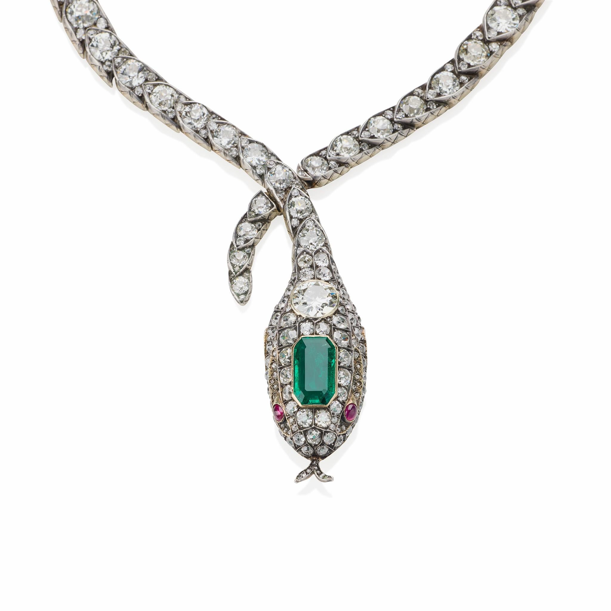 Taglio antico europeo Collana antica di smeraldi e diamanti a forma di serpente in vendita
