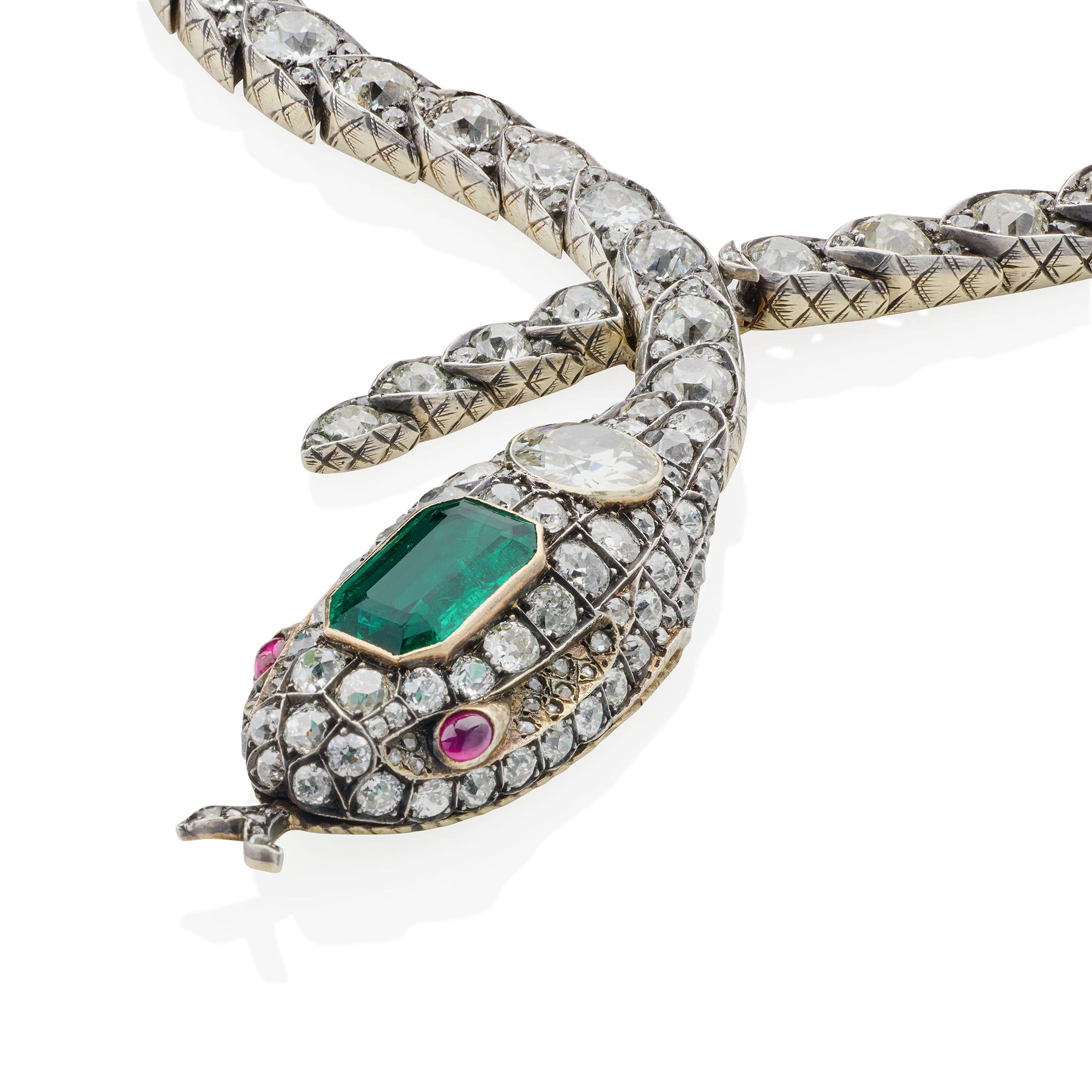 Collana antica di smeraldi e diamanti a forma di serpente In condizioni ottime in vendita a New York, NY