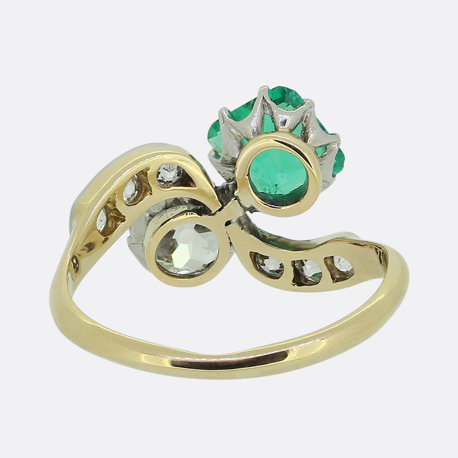 Antique Emerald and Diamond Toi Et Moi Ring In Good Condition For Sale In London, GB