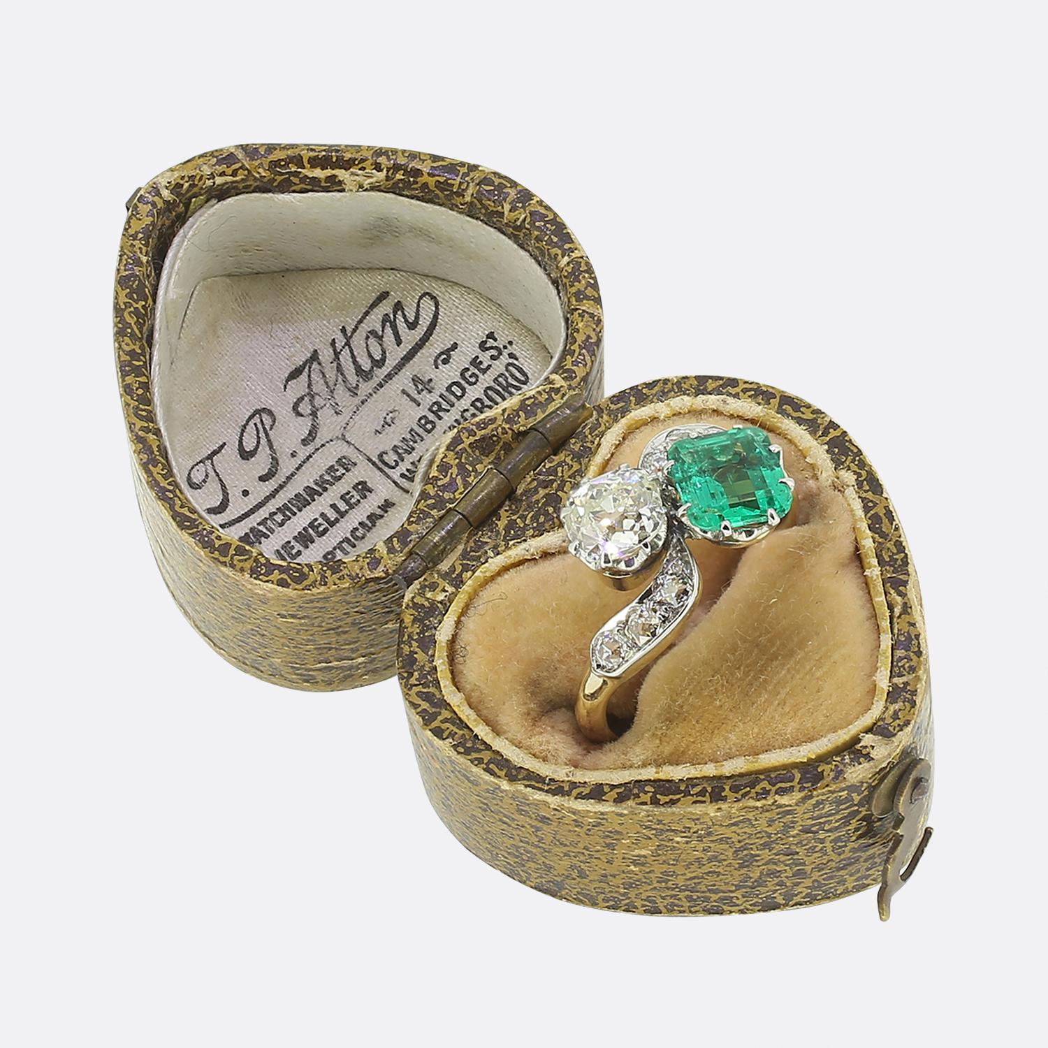 Women's or Men's Antique Emerald and Diamond Toi Et Moi Ring For Sale