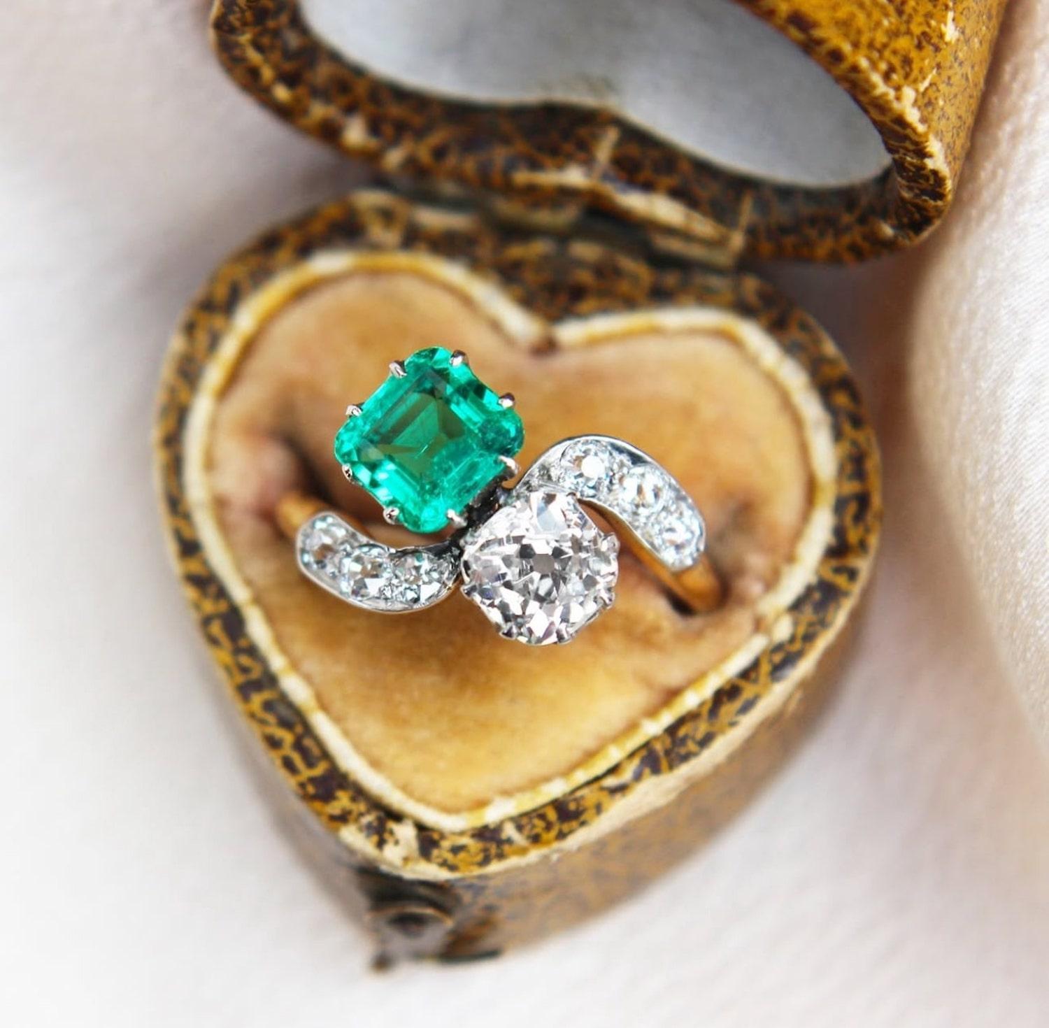 Antique Emerald and Diamond Toi Et Moi Ring For Sale 2