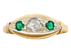 Antiker antiker Cocktailring aus Gelbgold mit Smaragd und Diamant