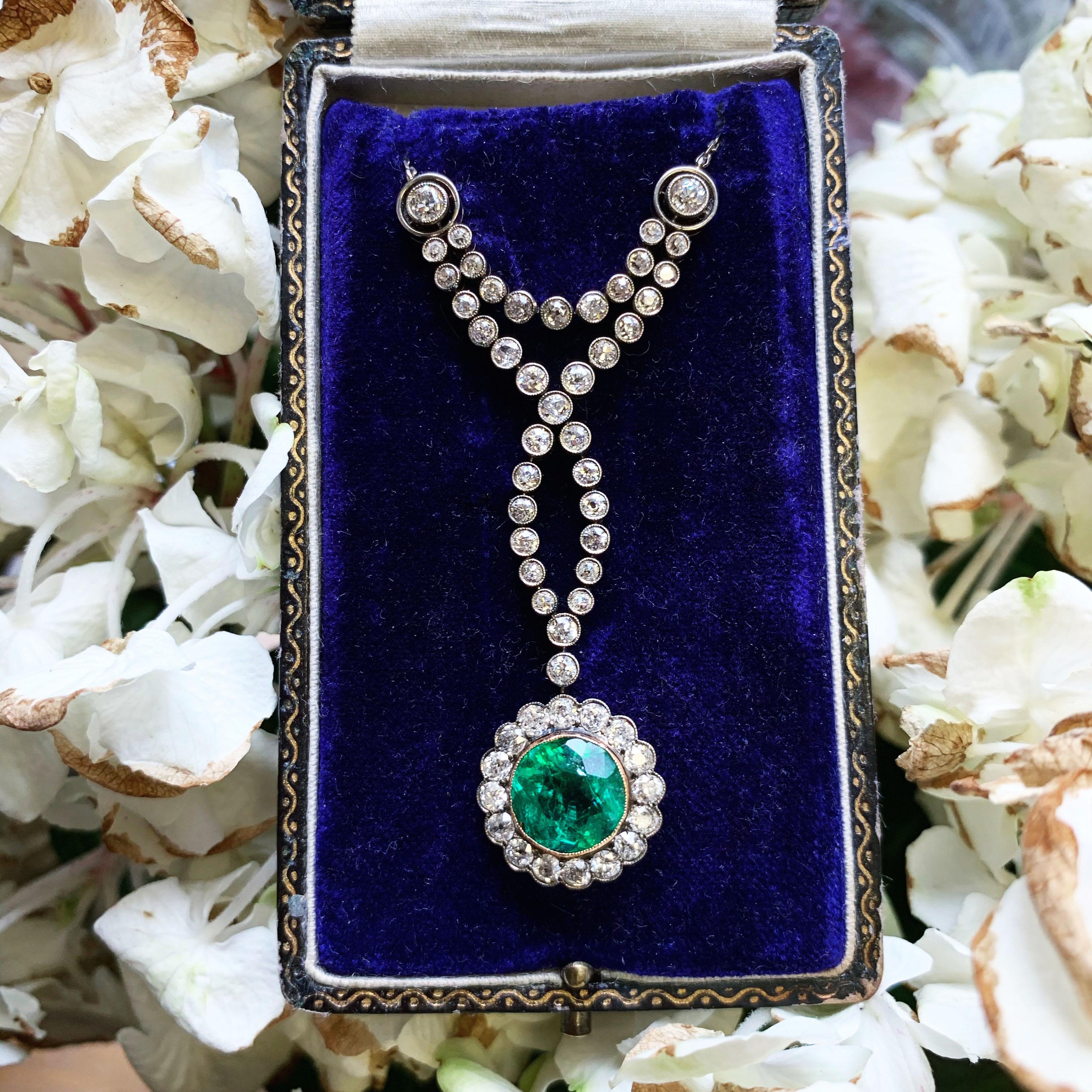 Women's Antique Emerald and Old Cut Diamond Platinum and Gold Necklace, circa 1905 For Sale