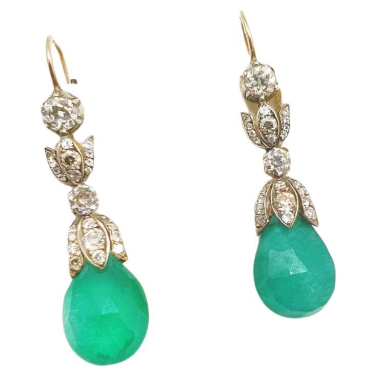 Antike baumelnde Ohrringe aus Gold mit Smaragd und Diamant im alten Minenschliff im Zustand „Gut“ im Angebot in Cairo, EG