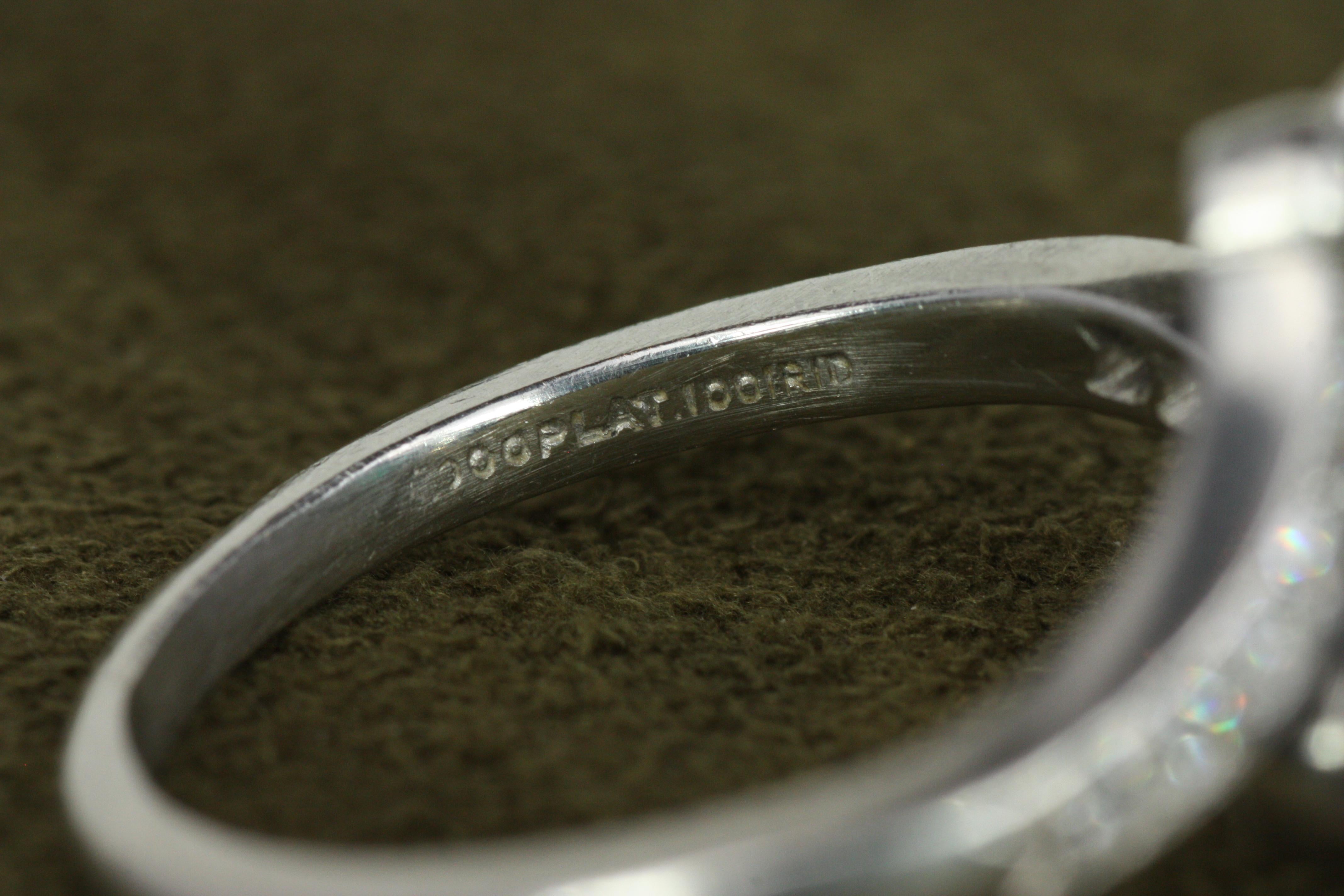 Bague ancienne en platine avec émeraude et diamant taille ancienne Circa 1915 en vente 4