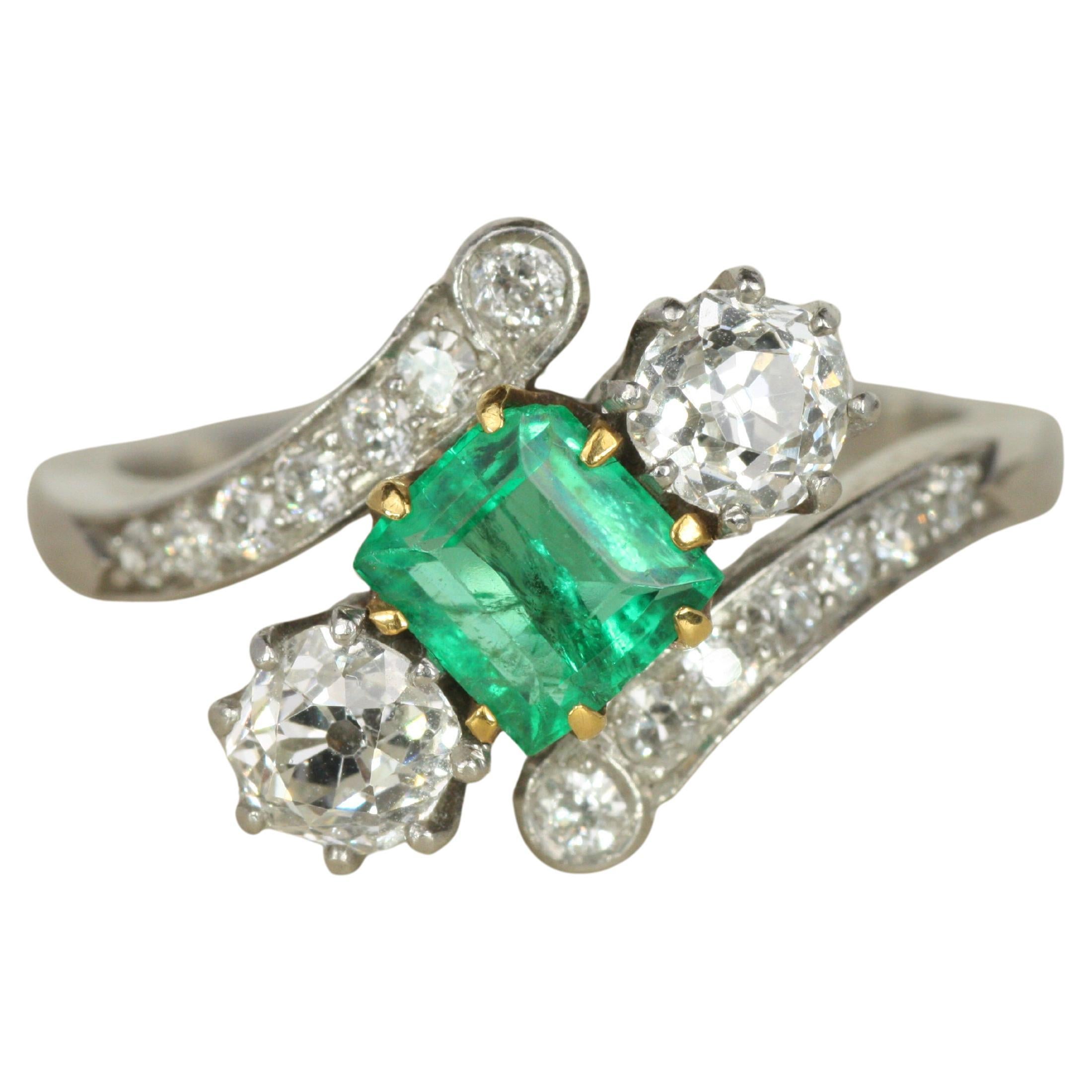 Bague ancienne en platine avec émeraude et diamant taille ancienne Circa 1915 en vente