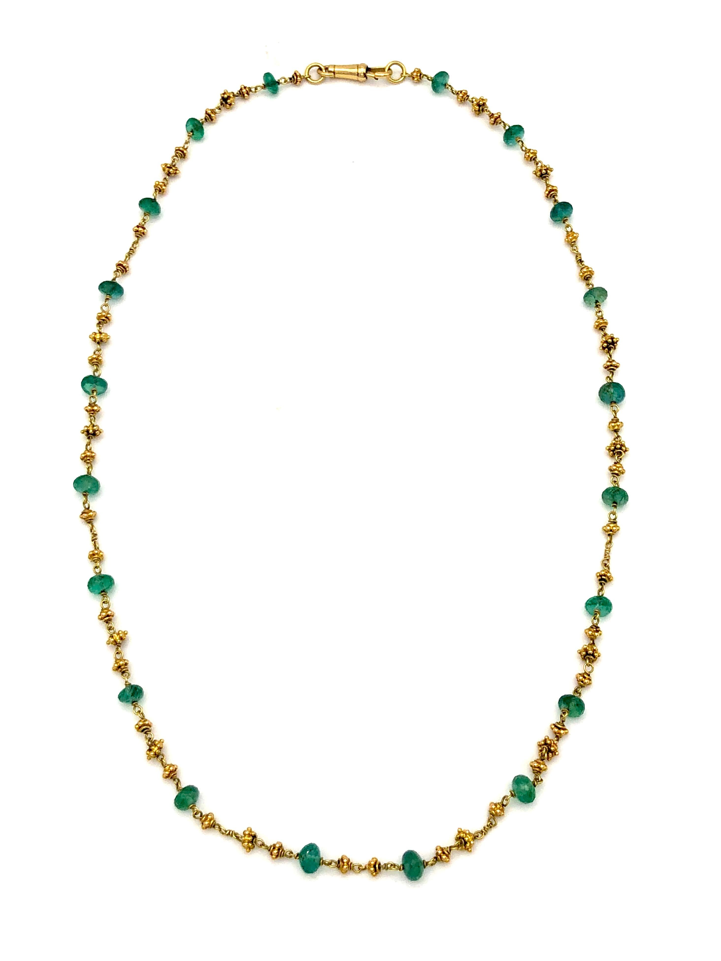 Twenty facetted emerald beads with an established weight of 17 ct alternate with 54 ornamented gold beads in two different sizes. 
Length total: 56cm 
Length half: 28 cm