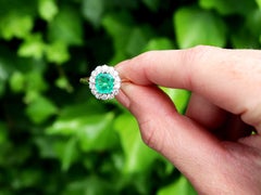 Bague cocktail en or jaune avec émeraude ancienne