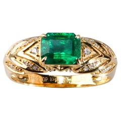 Antique Natural Emerald and Diamond Engagement Ring in 18K Gold, Cocktail Ring