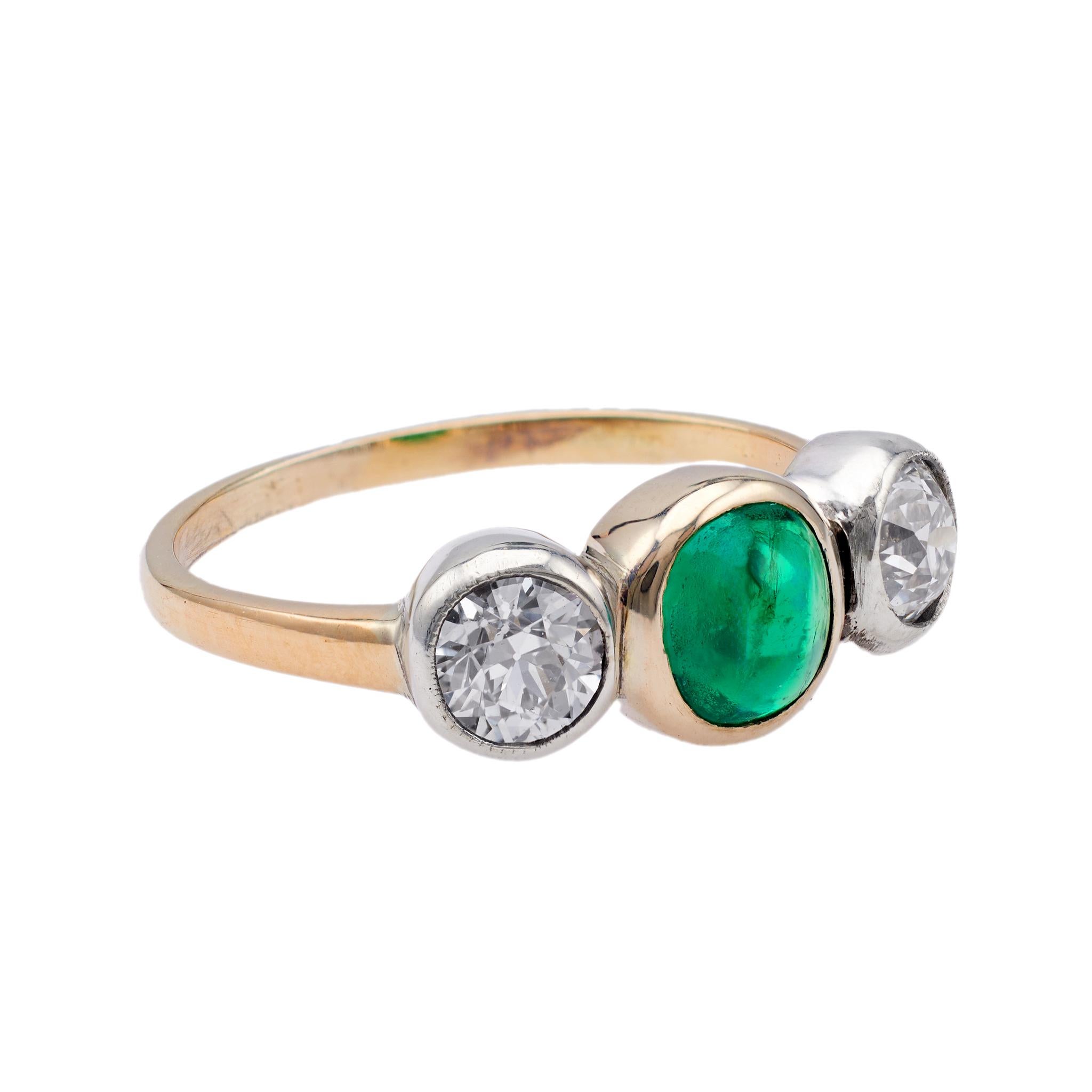 Antiker Smaragd-Diamant-Ring aus 14k Gelbgold und Silber mit drei Steinen im Zustand „Gut“ im Angebot in Beverly Hills, CA