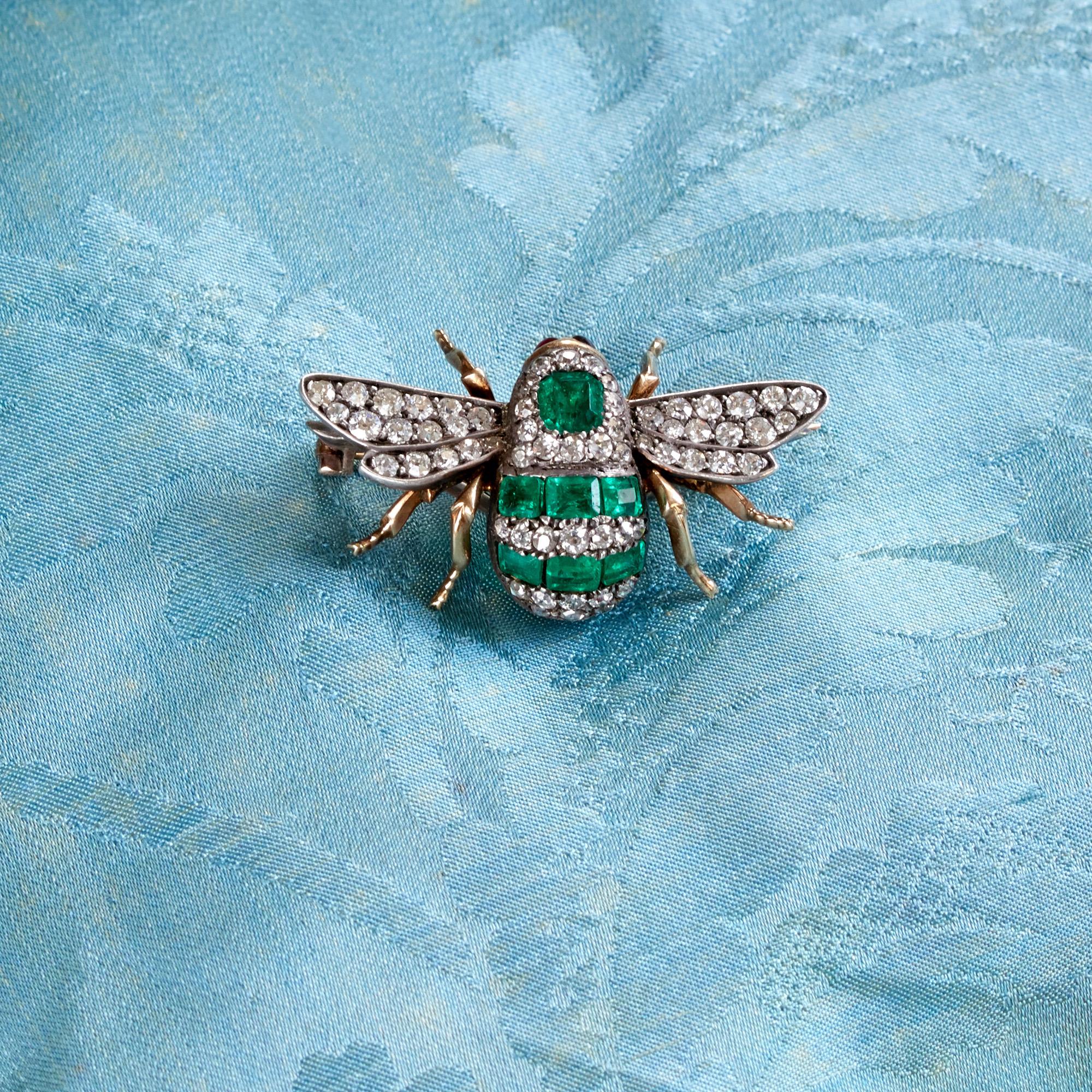 emerald green bee