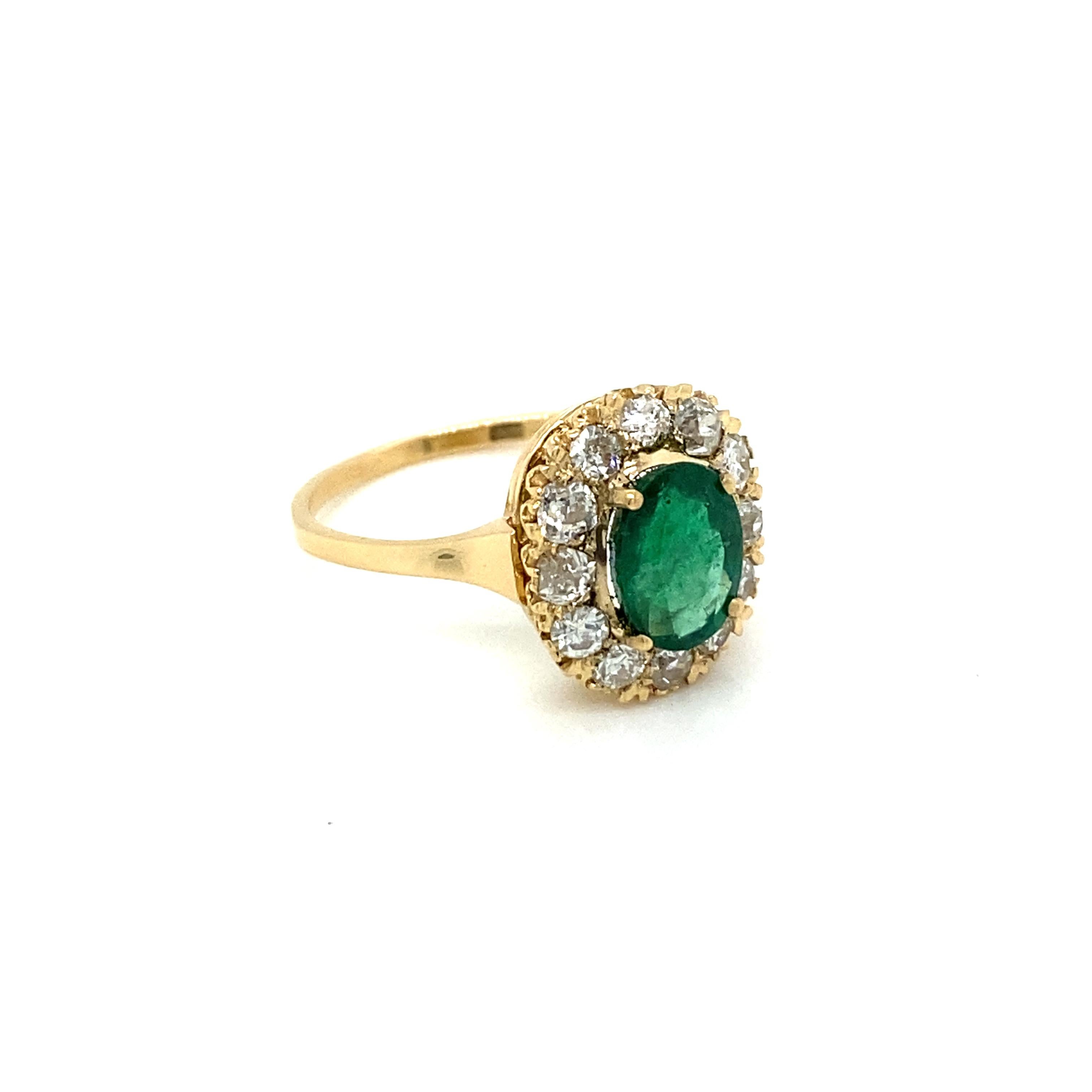 Antique Emerald Diamond Cluster Ring In Excellent Condition In Napoli, Italy