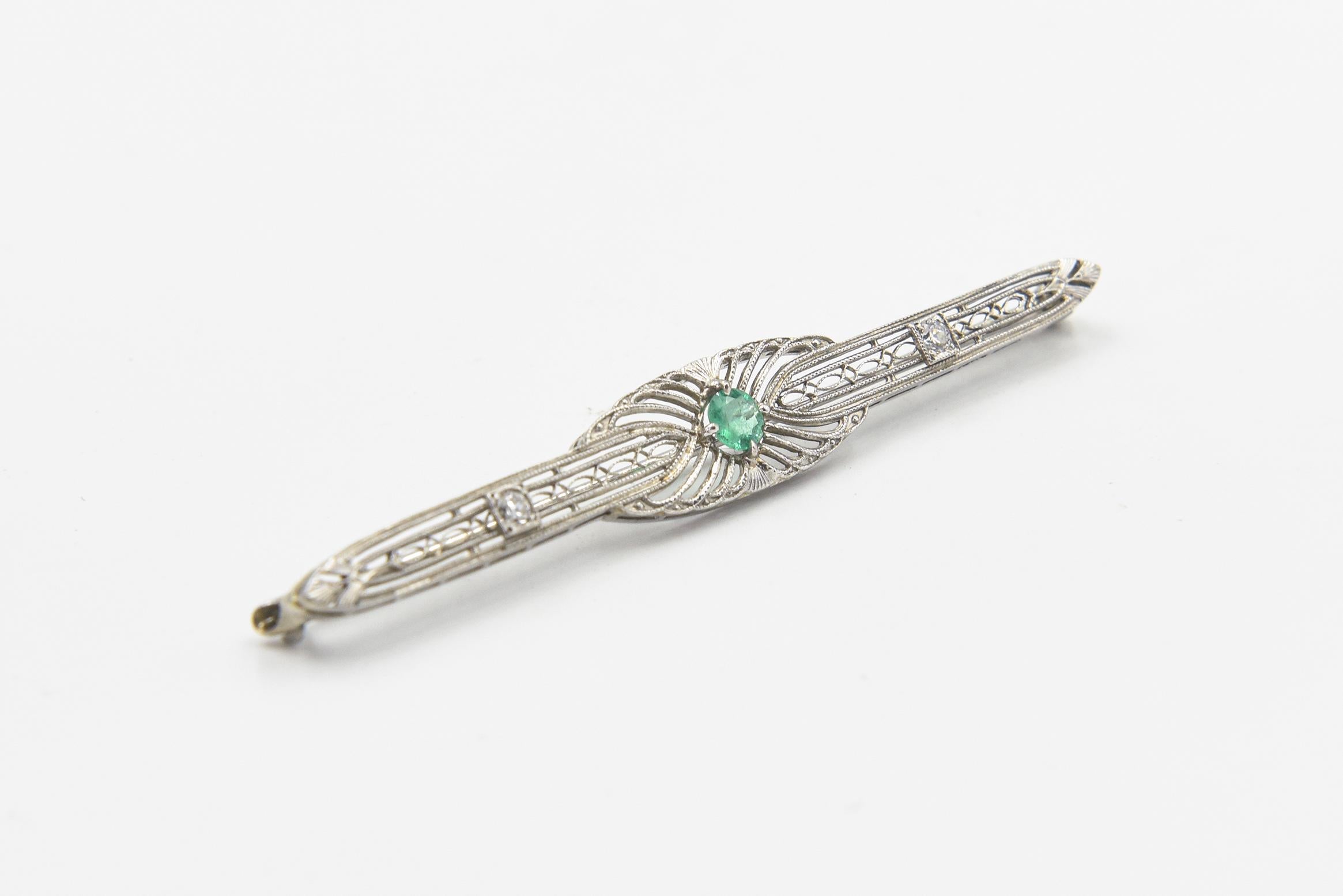 Round Cut Antique Emerald & Diamond Filagree 18k White Gold Bar Pin Brooch For Sale