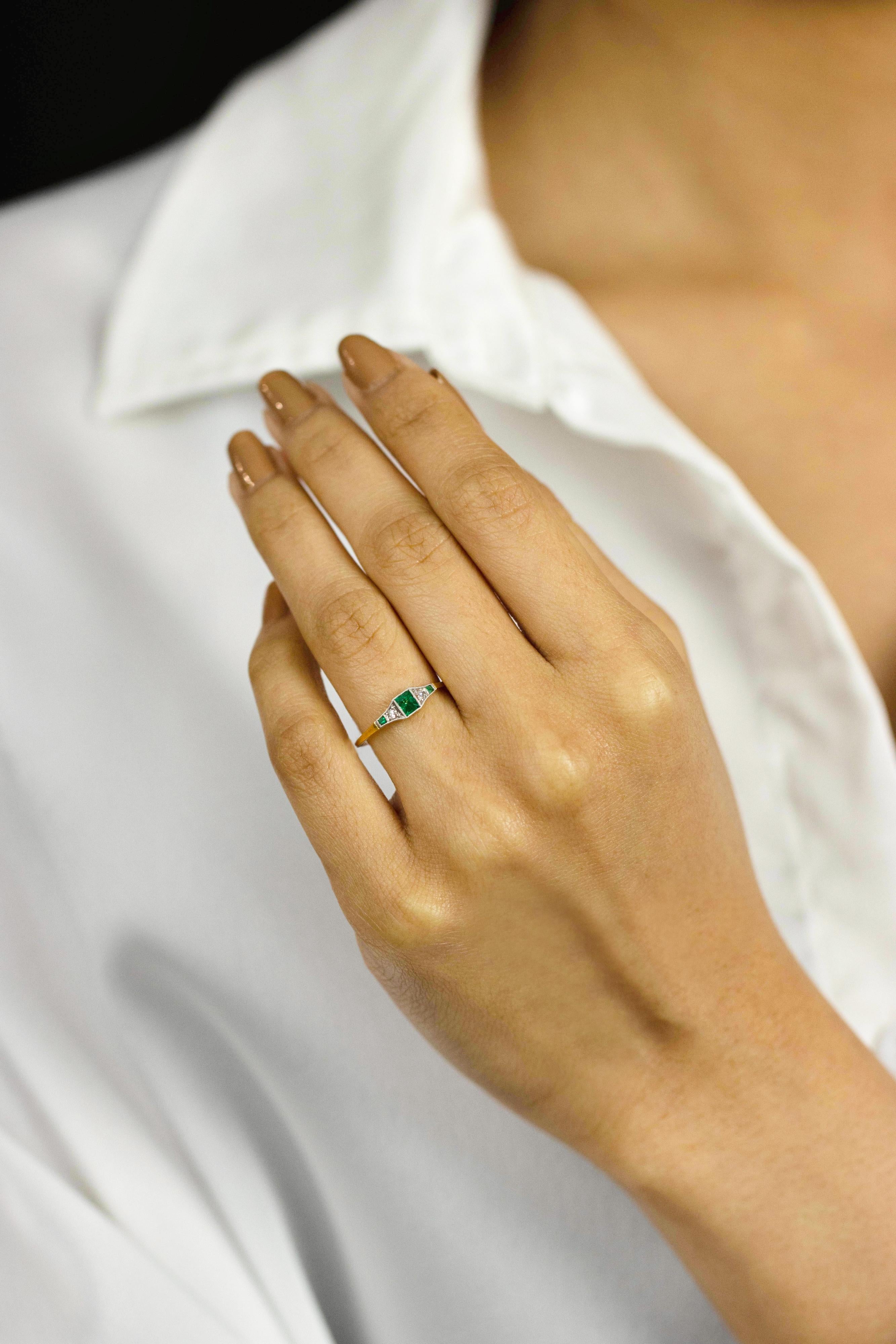 Women's or Men's Antique Emerald Diamond Gold Ring