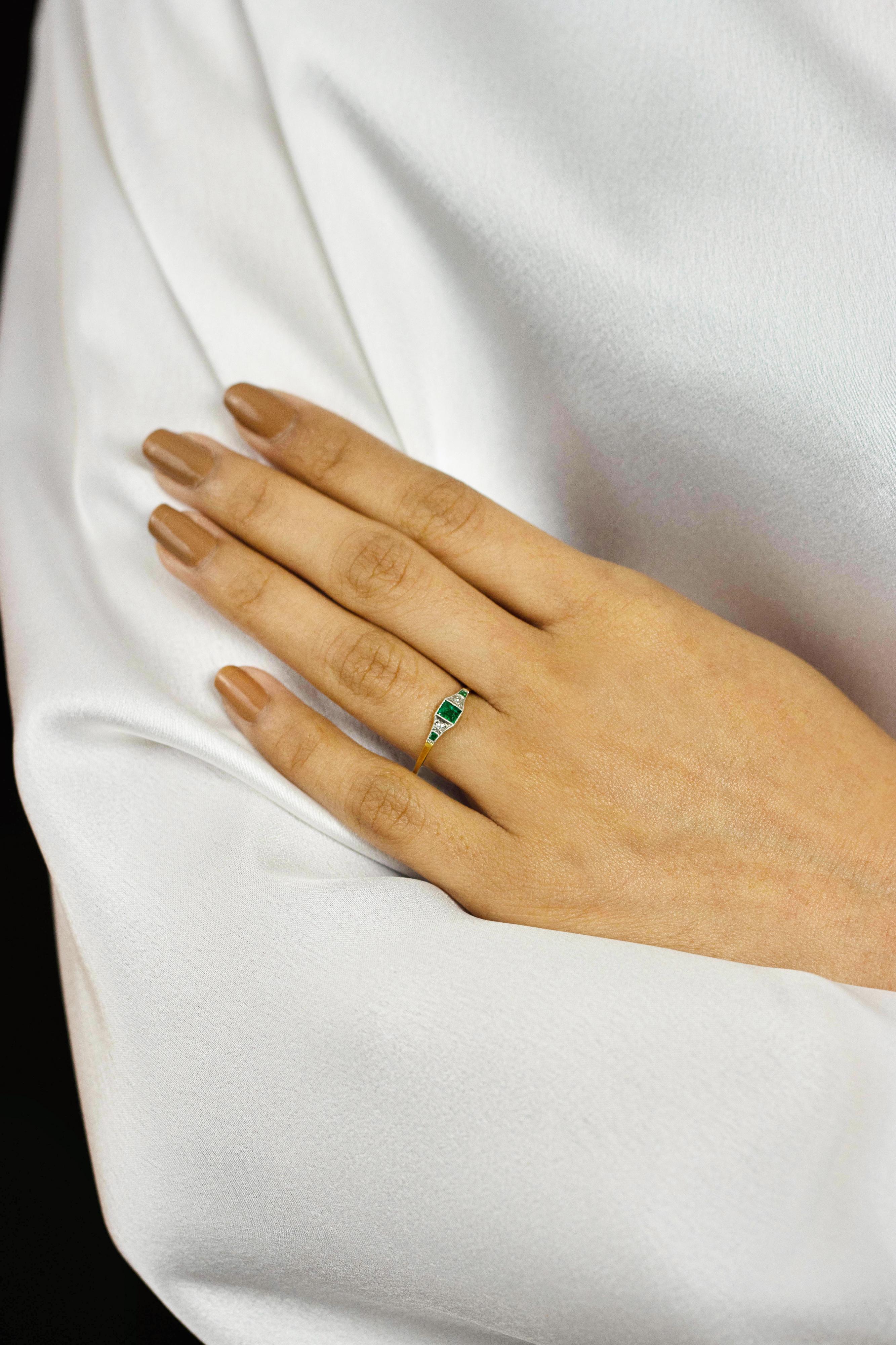 Antique Emerald Diamond Gold Ring 2