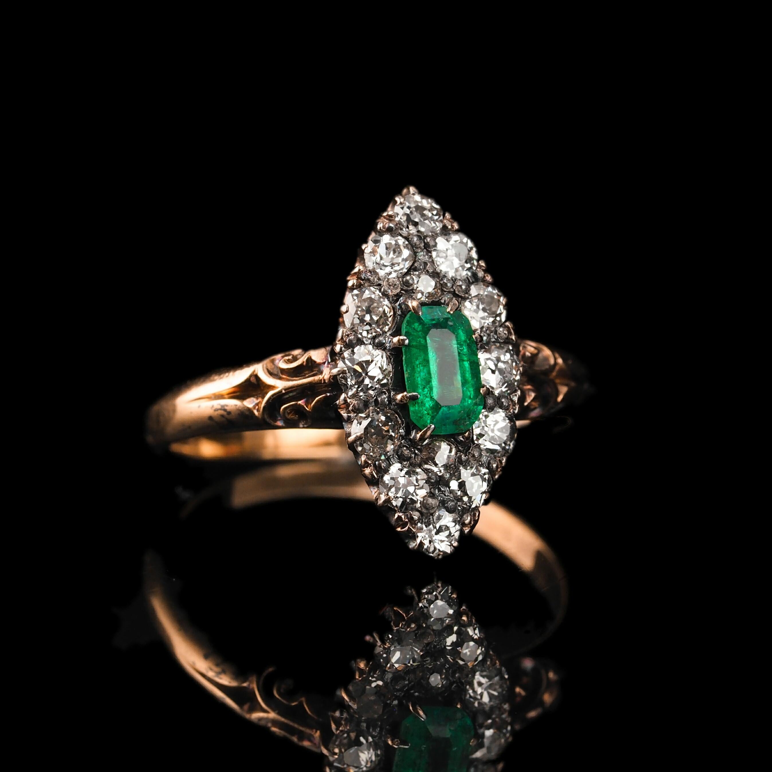 Antique Emerald & Diamond Navette Ring 18K Gold - Victorian c.1880 In Good Condition For Sale In London, GB
