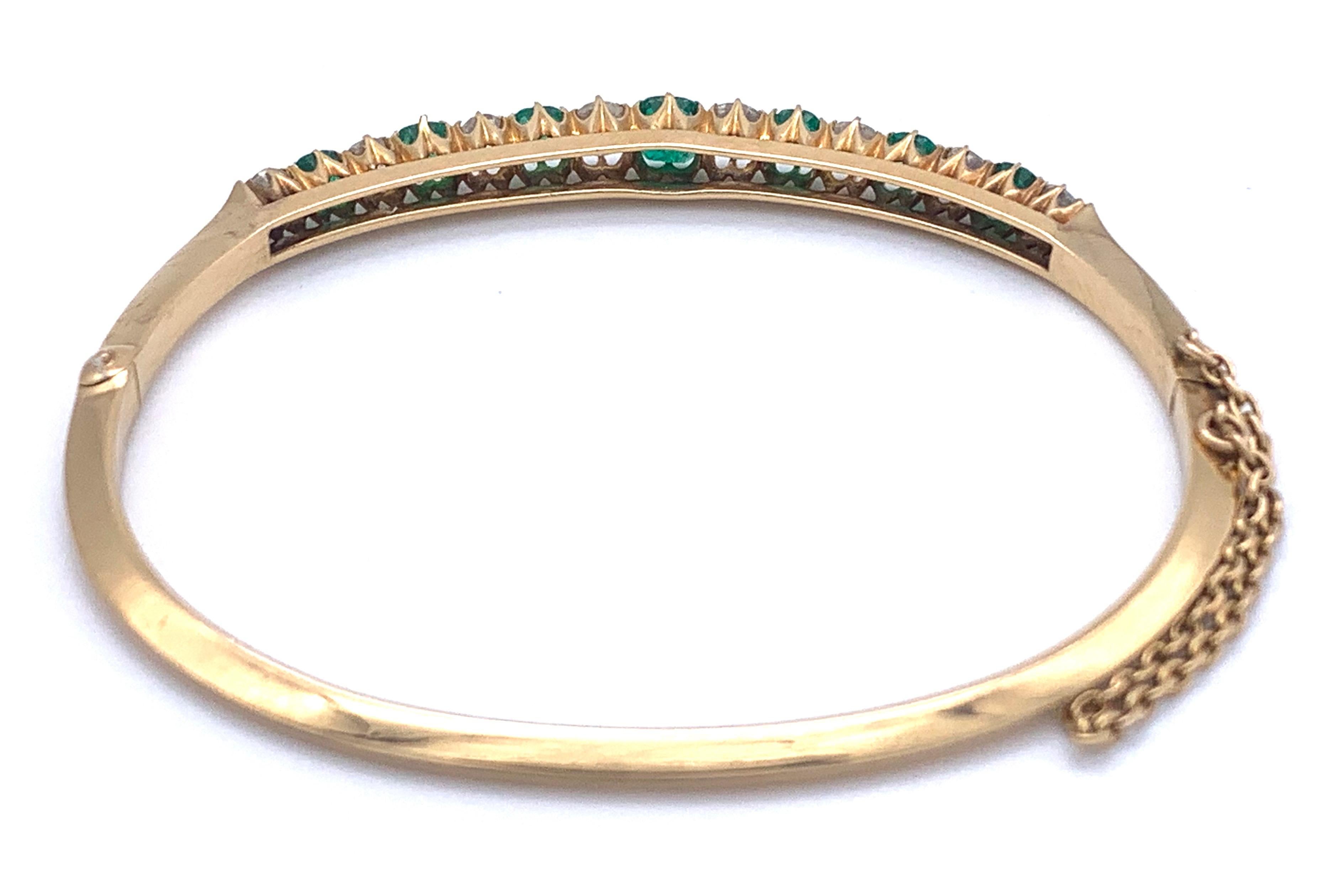 Taille vieille Europe Bracelet ancien en or rouge avec émeraudes et diamants en vente