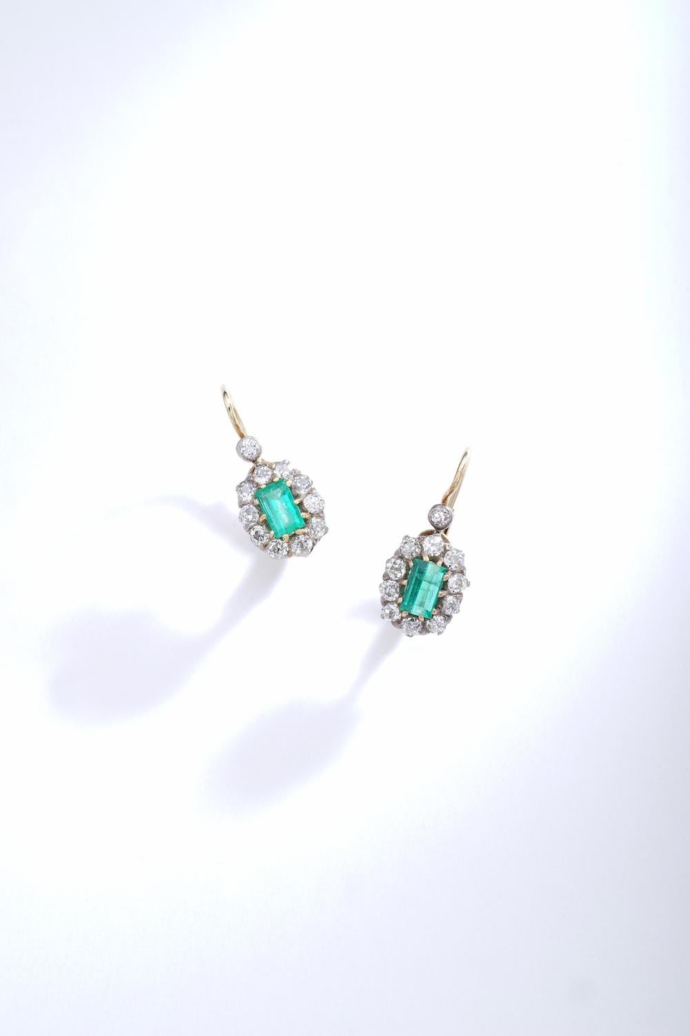 Antique Emerald Diamond Silver Gold Pair of Earrings In Excellent Condition In Geneva, CH