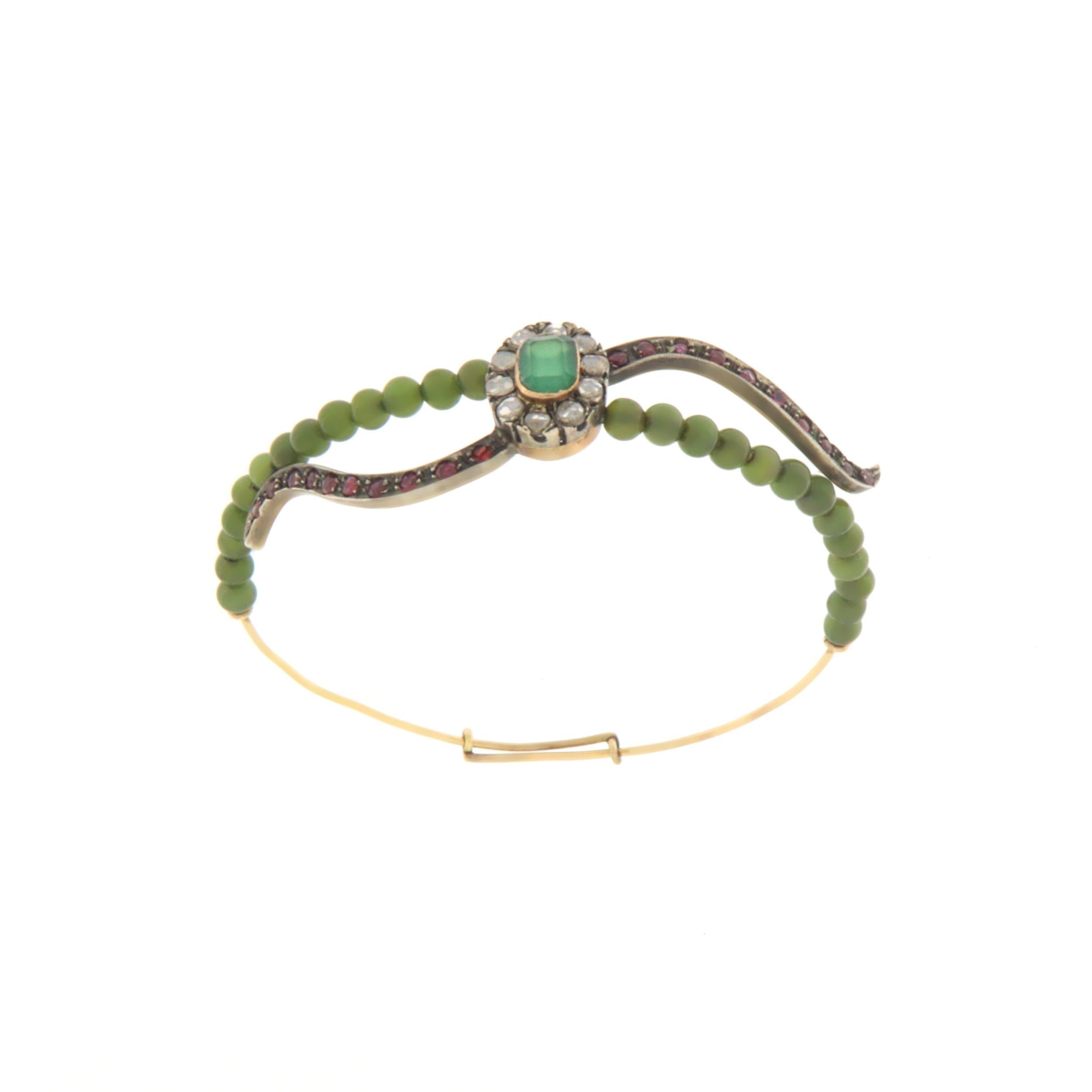 Bracelet jonc ancien en or jaune 14 carats avec émeraudes, diamants et rubis Pour femmes en vente