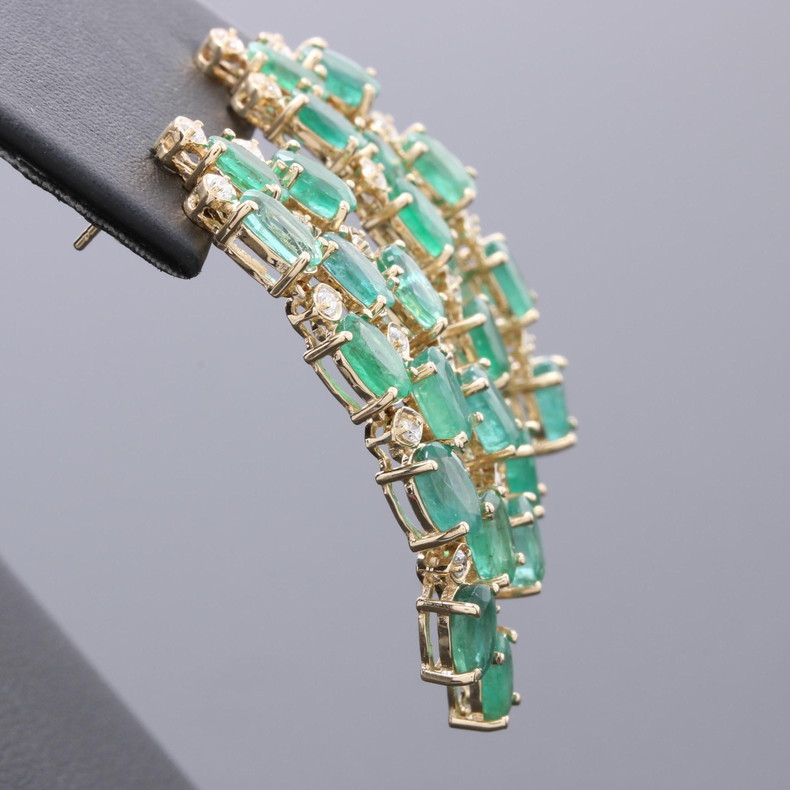 Antike Smaragd-Tropfen-Ohrringe, Ohrhänger aus 18 Karat Gold mit Smaragd und Diamant im Zustand „Neu“ im Angebot in Orlando, Florida