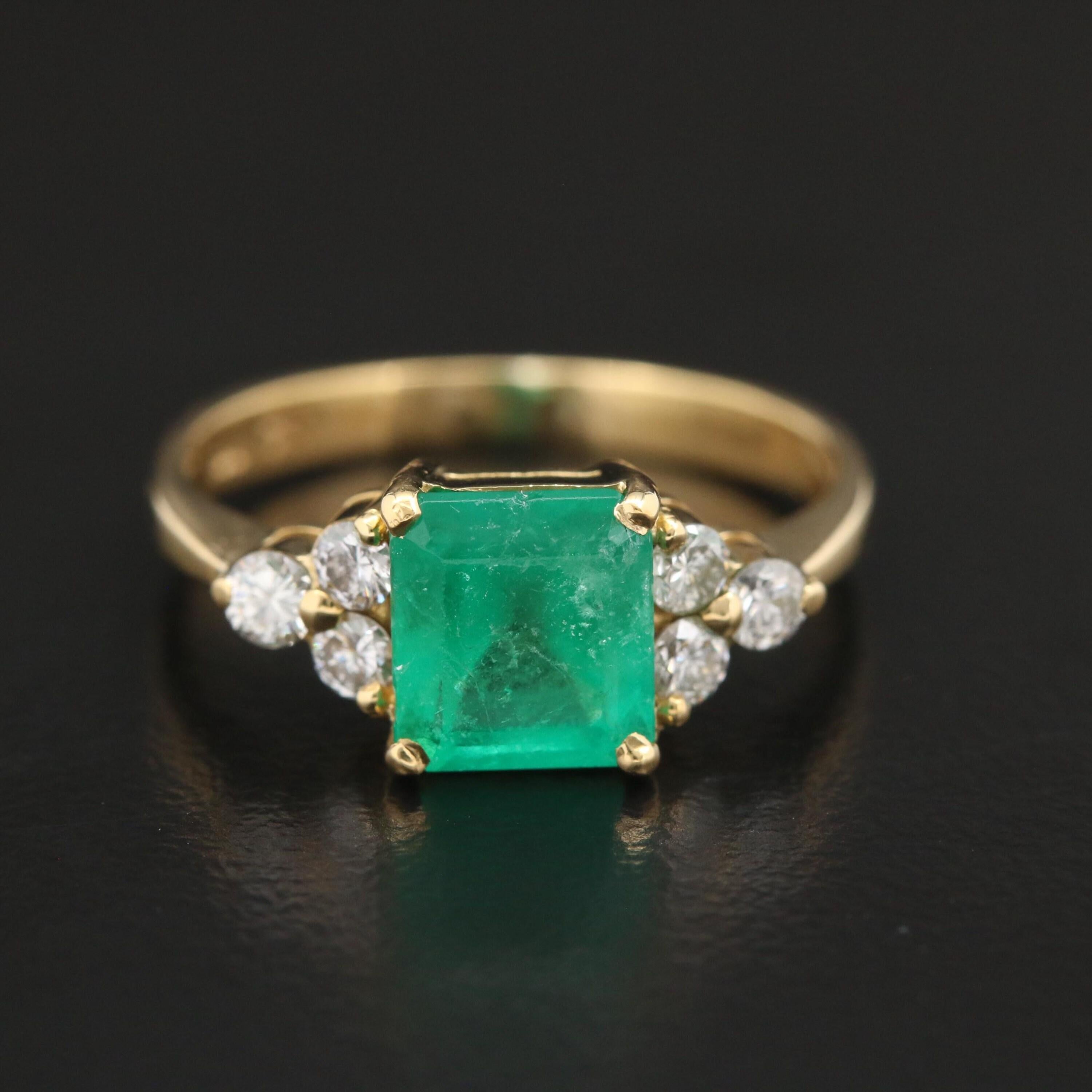 En vente :  Bague de fiançailles ancienne en émeraude, halo de diamants vintage 2