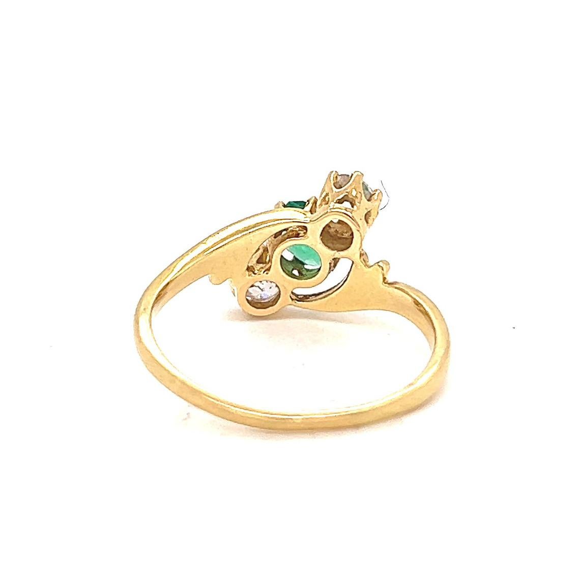 Antique Emerald Old Mine Cut Diamonds 18 Karat Yellow Gold Three Stone Ring 2