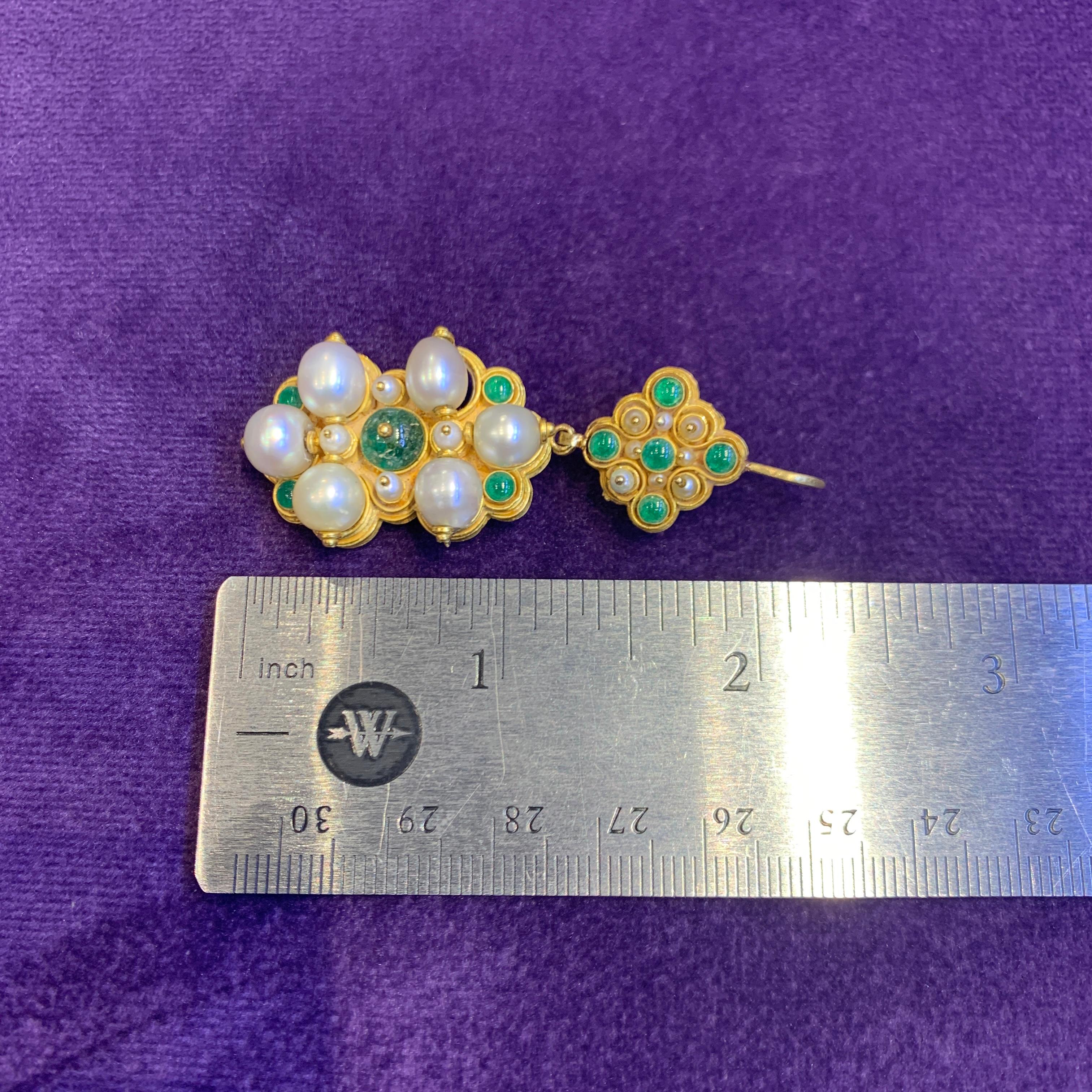 Antike Smaragd-Perlen- und Emaille-Brosche und Ohrringe-Set im Angebot 9