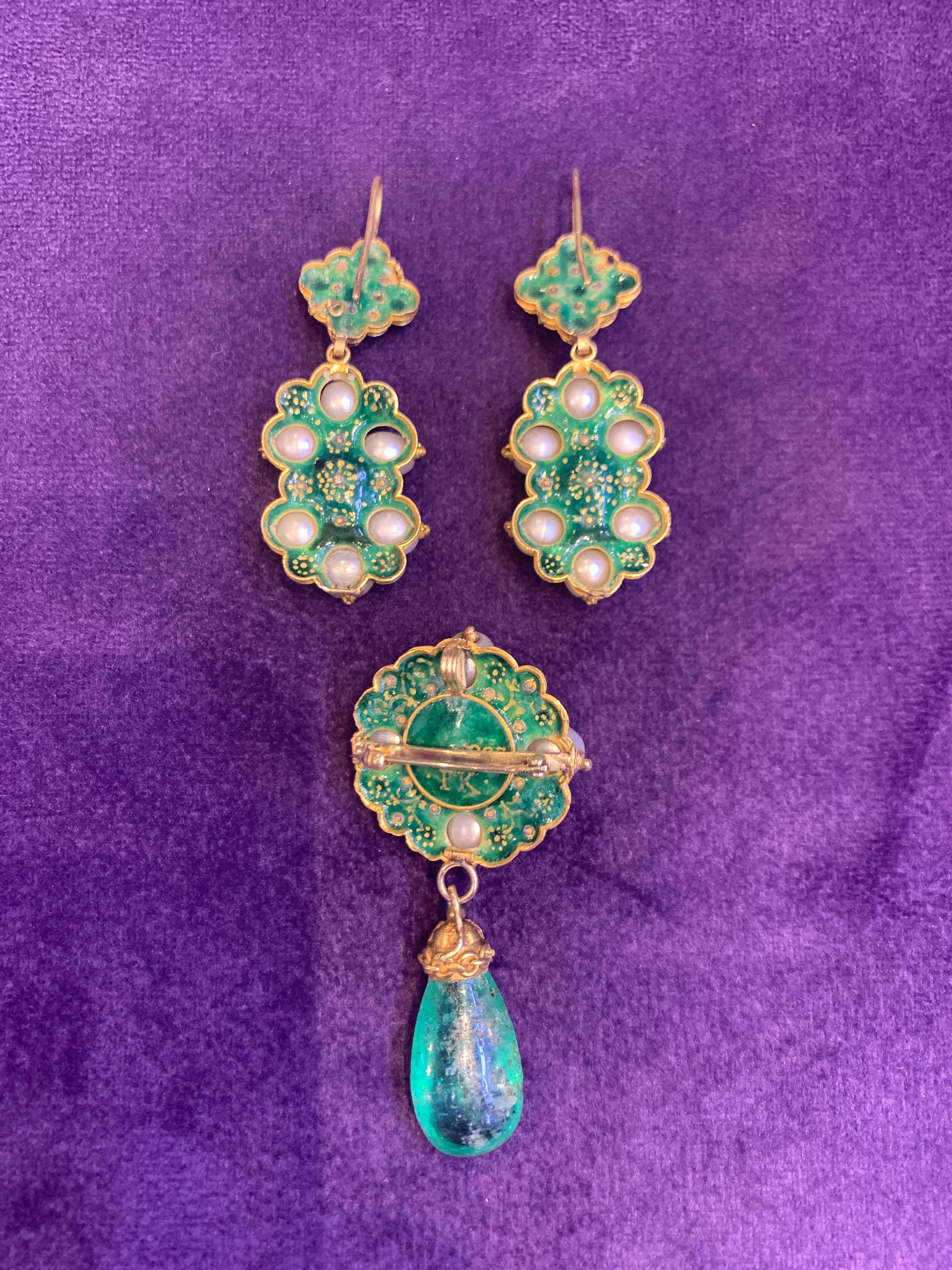 Antique Emerald Pearl and Enamel Brooch & Earrings Set For Sale 1