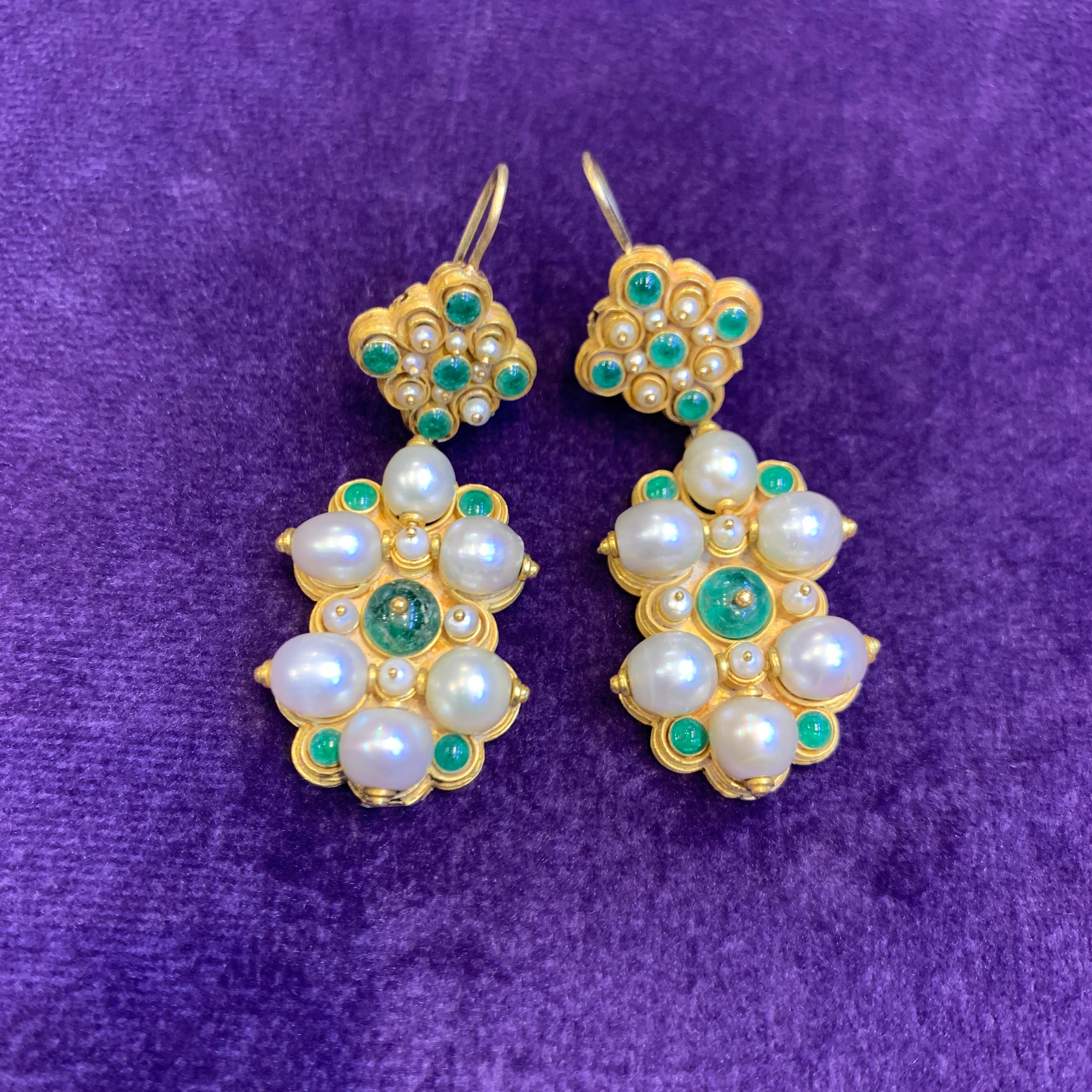 Antike Smaragd Perle & Emaille Ohrringe Damen im Angebot