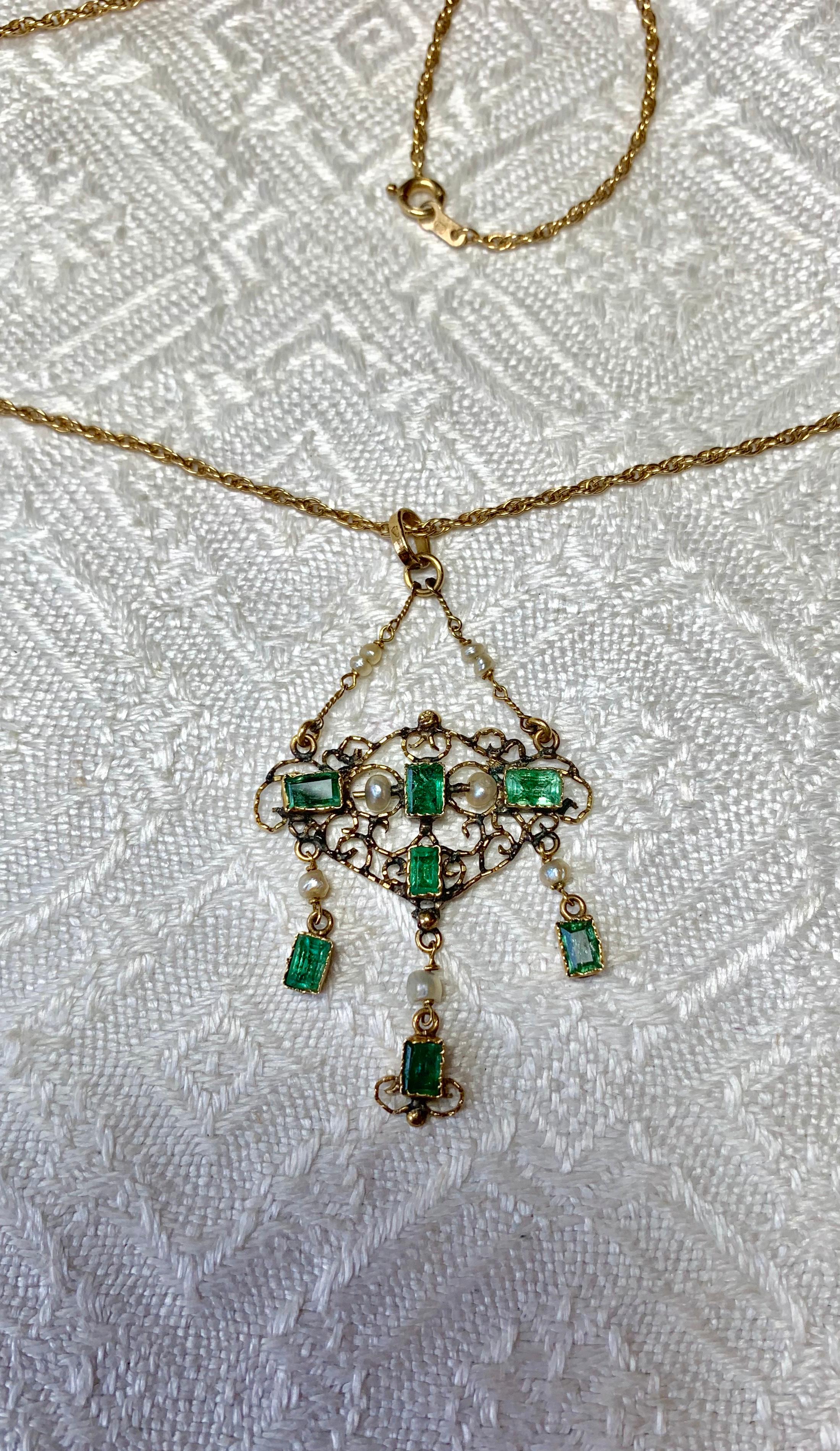 Antique Emerald Pearl Pendant Necklace 14 Karat Gold Renaissance Revival In Good Condition For Sale In New York, NY