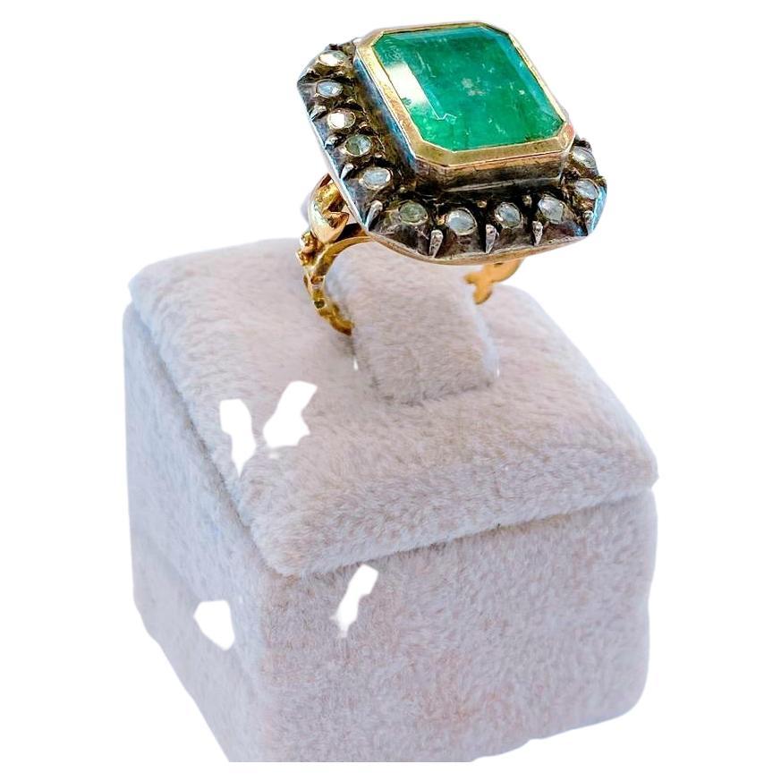 Women's or Men's Antique Emerald And Rose Cut Diamond Gold Ring For Sale